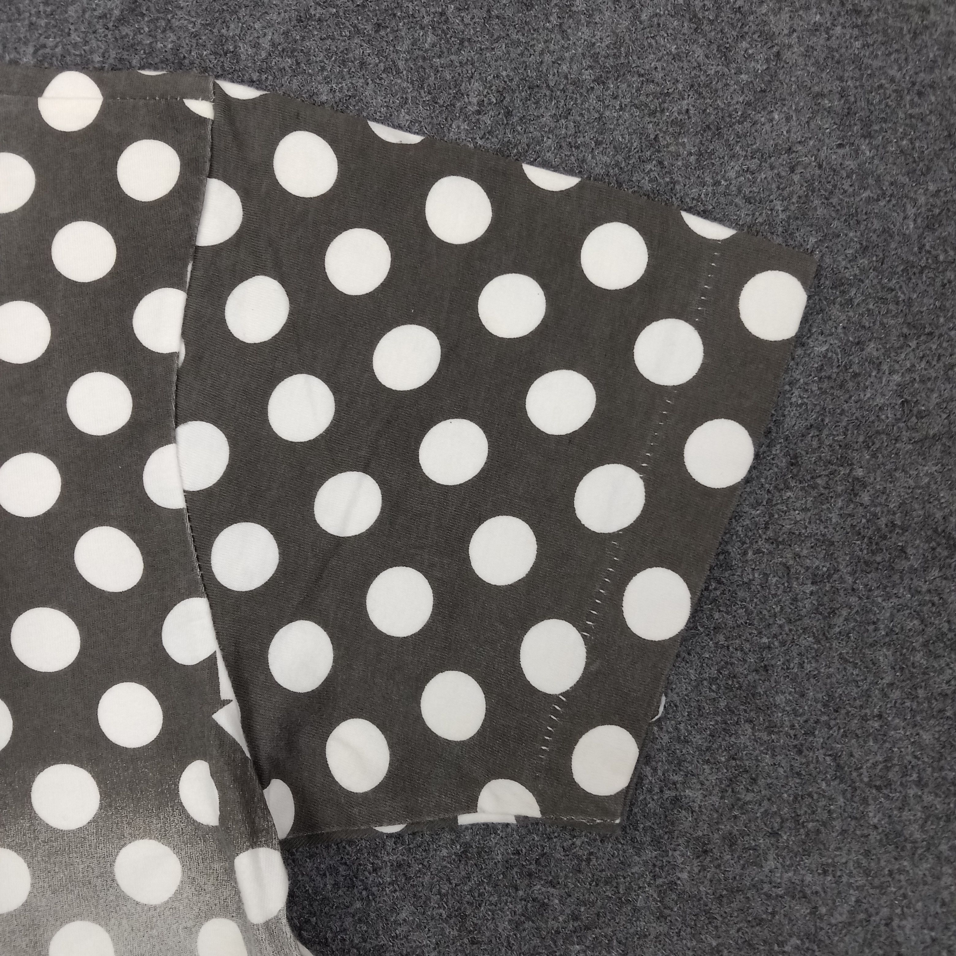 Comme des Garcons PLAY COMME des GARÇONS PLAY Japanese Brand Tshirts C249N49 Size US M / EU 48-50 / 2 - 5 Thumbnail