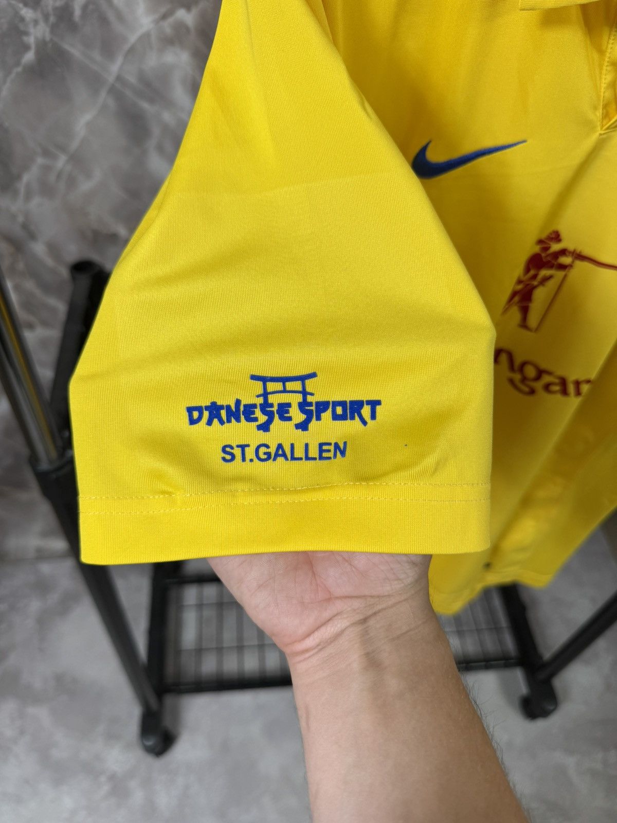 Vintage Nike Zurich Schutzengarten Beer Soccer Jersey Size US M / EU 48-50 / 2 - 7 Thumbnail