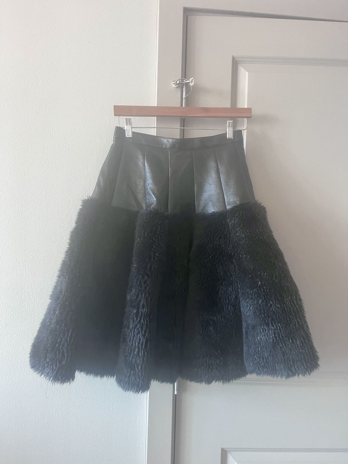 Junya Watanabe Junya Watanabe Faux Leather Skirt Size 27" / US 4 / IT 40 - 1 Thumbnail