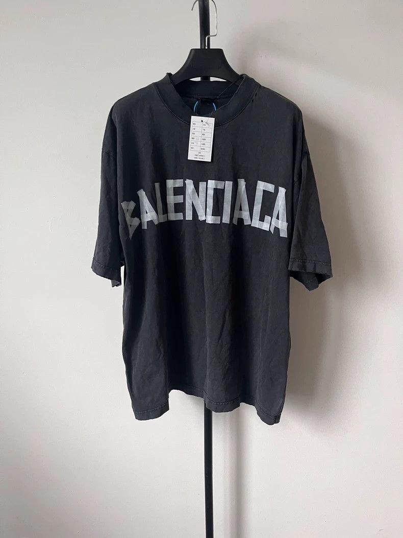Balenciaga Balenciaga Logo Crew Neck Shoulder Short Sleeve Tee Size US S / EU 44-46 / 1 - 1 Thumbnail