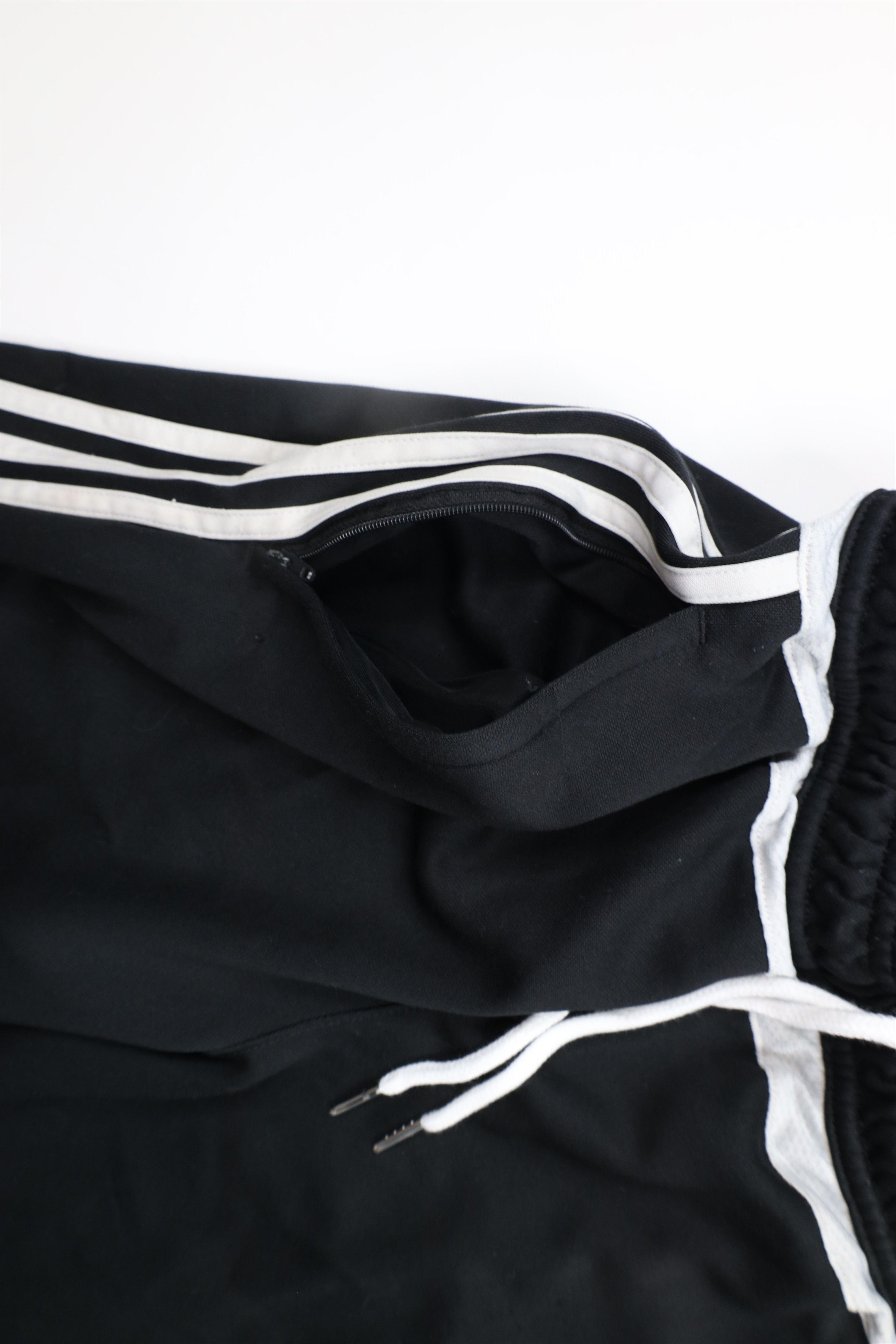 Adidas × Vintage Vintage Adidas Out Striped Tapered Leg Soccer Warm Up Pants Size US 34 / EU 50 - 7 Thumbnail