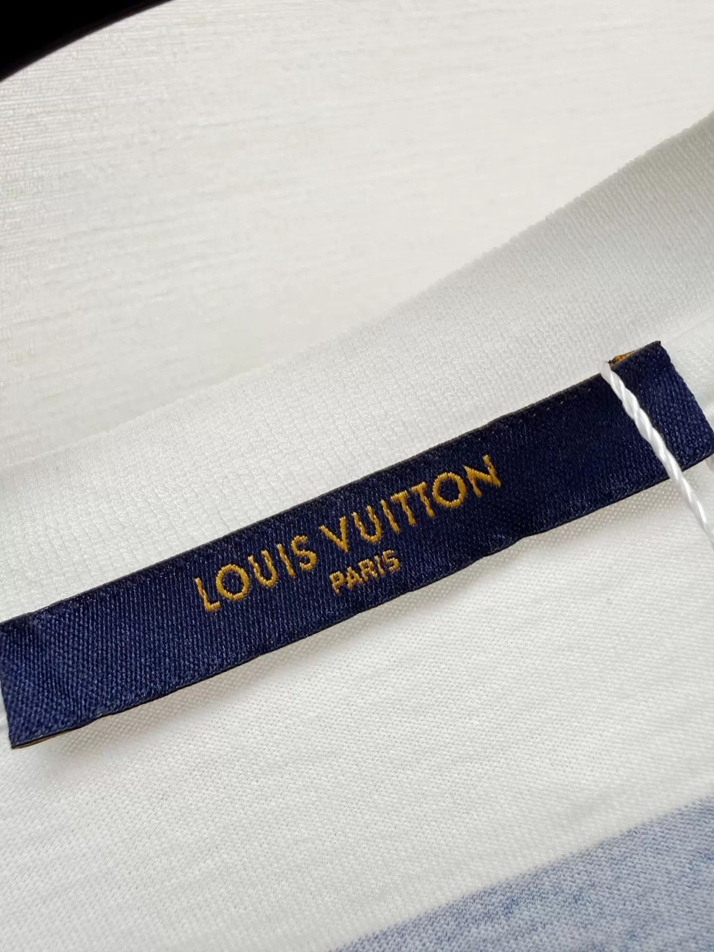 Louis Vuitton LV Short Sleeve Tee S Authentic Worn 2x Like New Size US S / EU 44-46 / 1 - 2 Thumbnail
