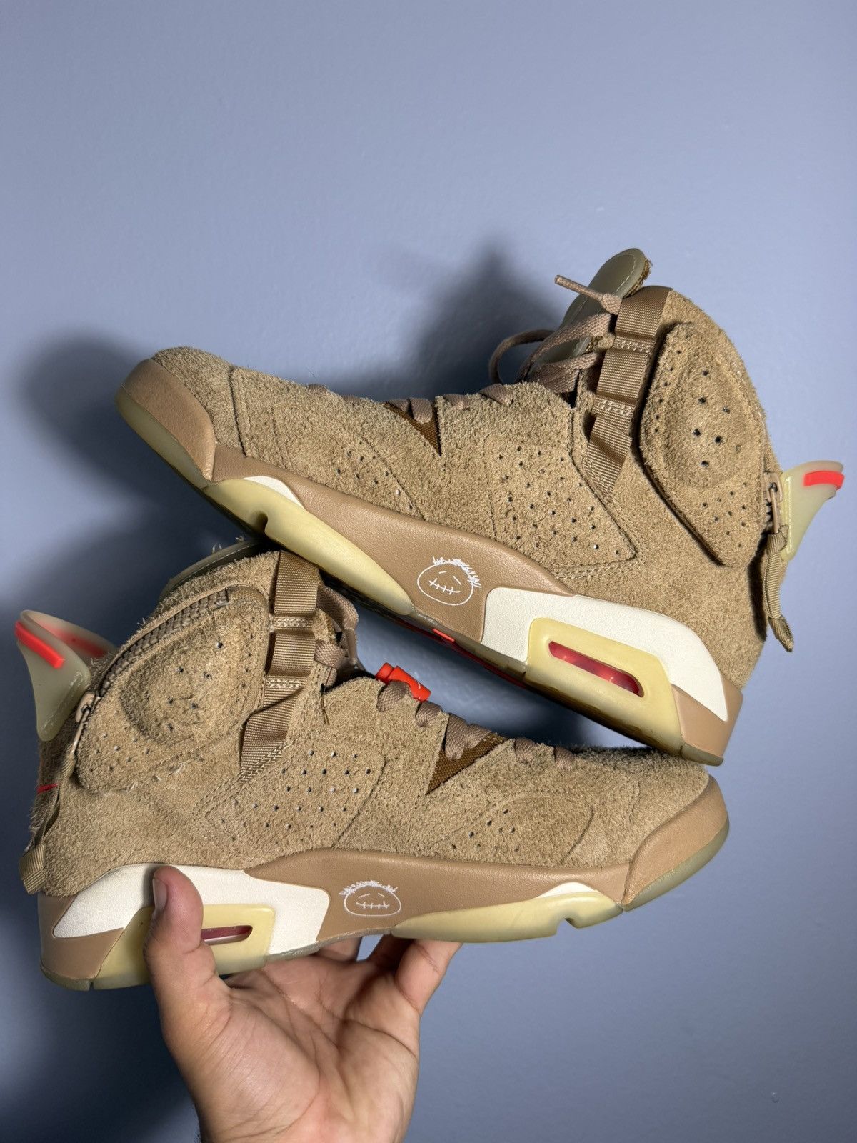 Jordan Brand × Travis Scott Jordan 6s “British Khaki” Size US 9 / EU 42 - 2 Thumbnail