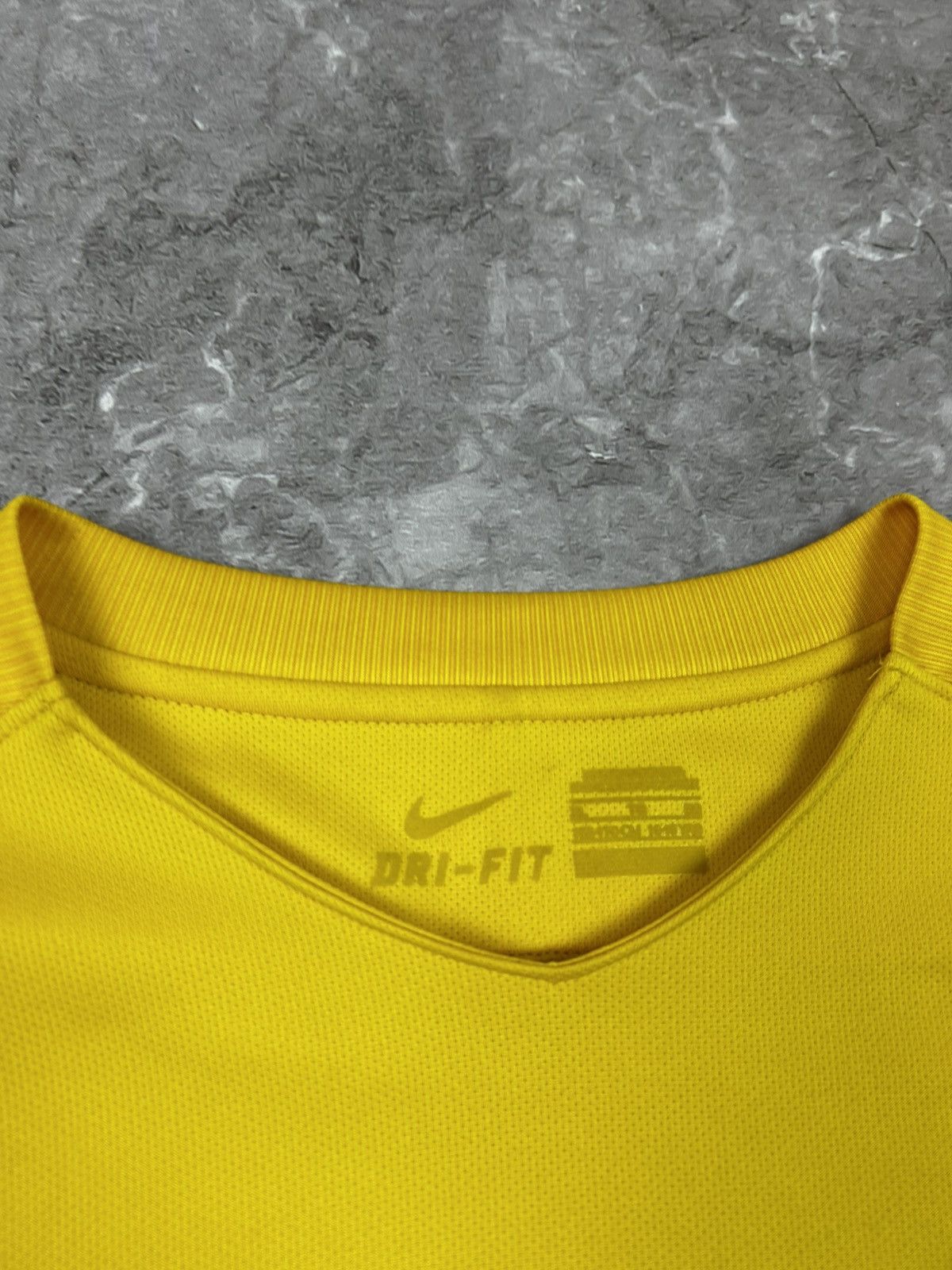 Nike Vintage Nike Brazil Jersey Football Soccer Y2k Blockcore S Size US S / EU 44-46 / 1 - 9 Thumbnail