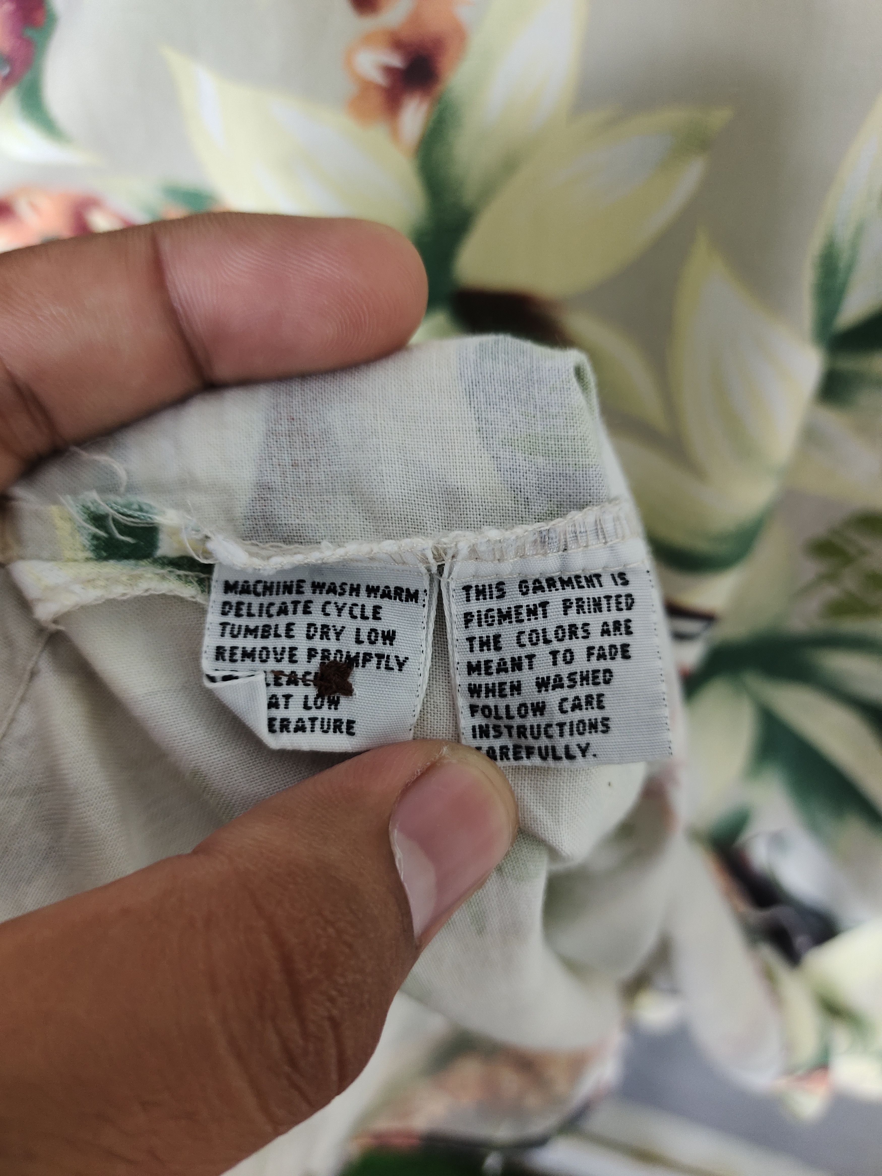 Tommy Bahama 1990s Tommy Bahama Guitar & Flower Printed Hawaiian Shirt Size US M / EU 48-50 / 2 - 11 Thumbnail