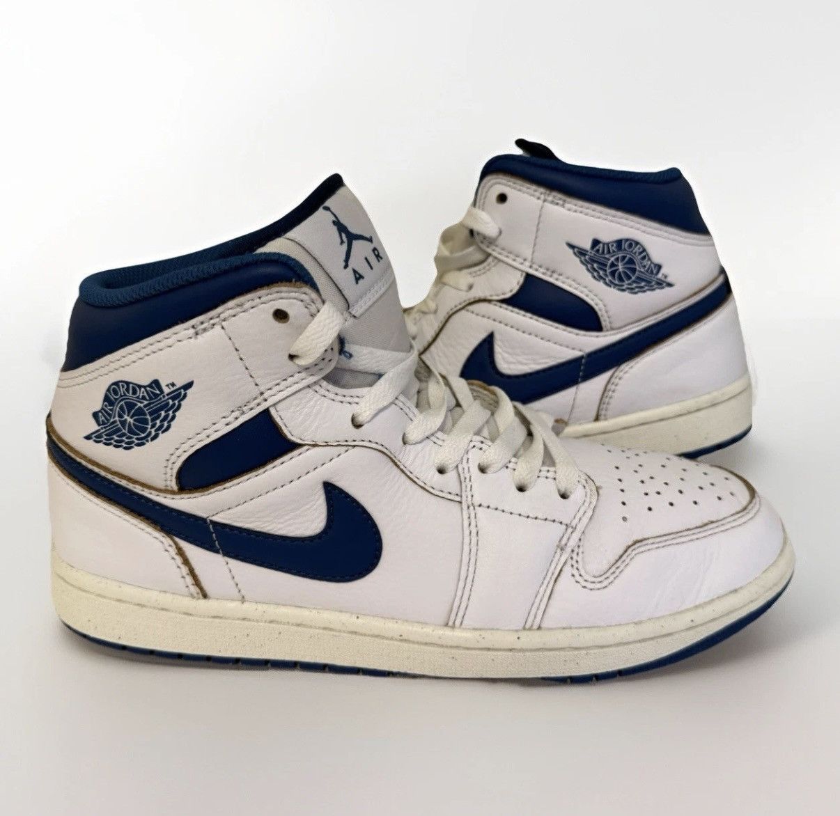 Nike 8.5 Air Jordan Retro 1 Mid white industrial blue Size US 8.5 / EU 41-42 - 1 Thumbnail