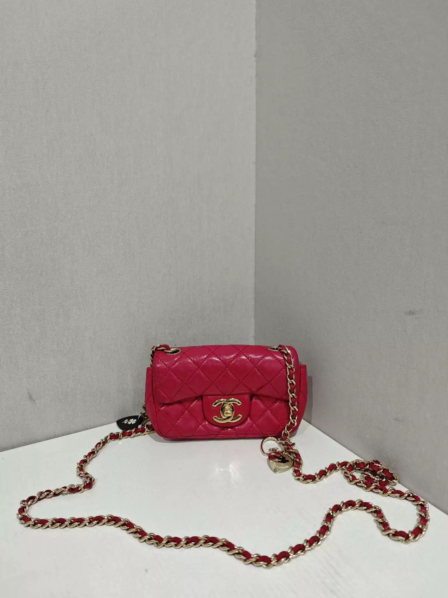 Chanel Pre-loved Bag Very good condition Size ONE SIZE - 1 Thumbnail