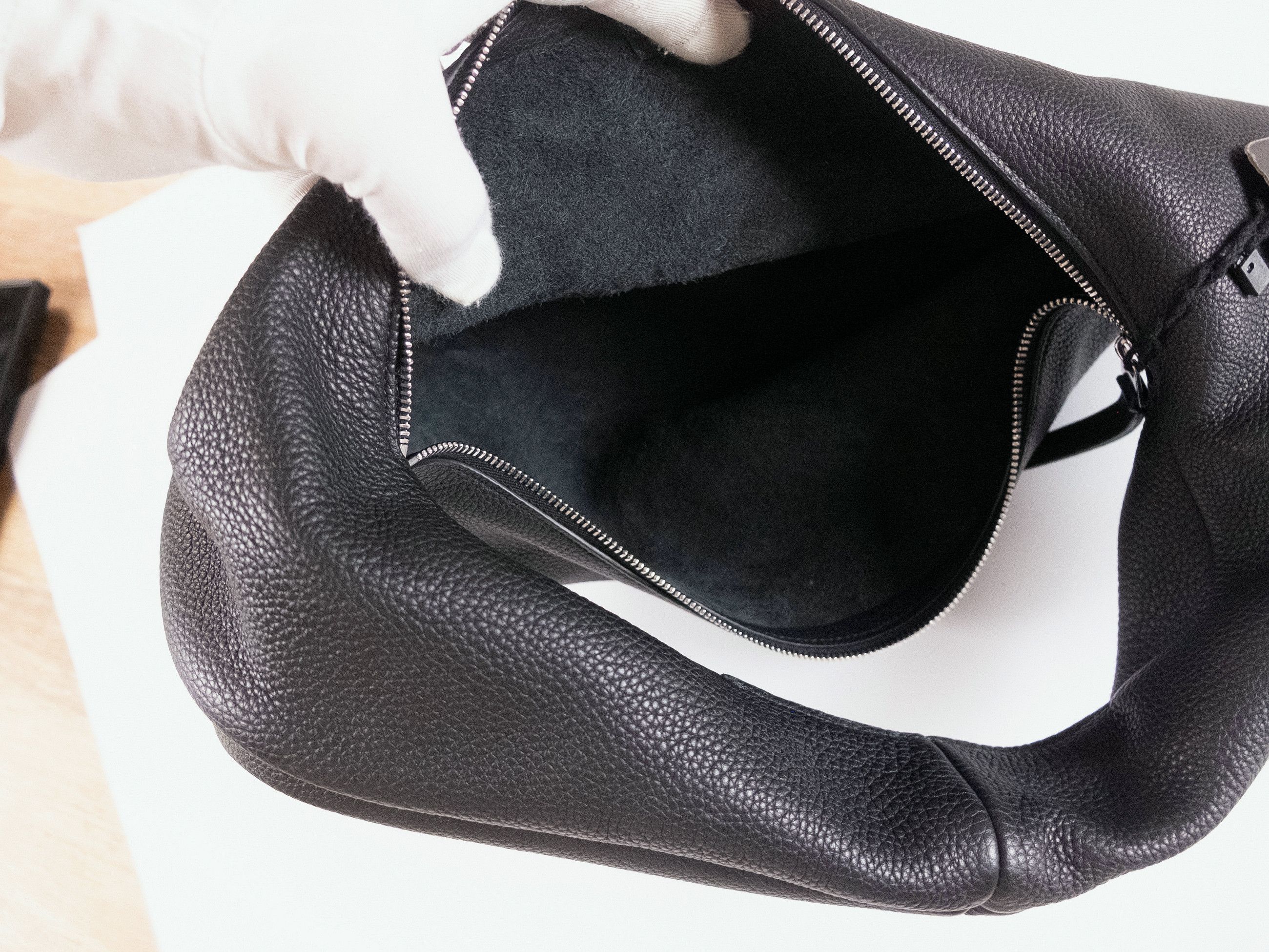 KHAITE KHAITE Olivia medium black grained leather hobo bag Size ONE SIZE - 12 Thumbnail
