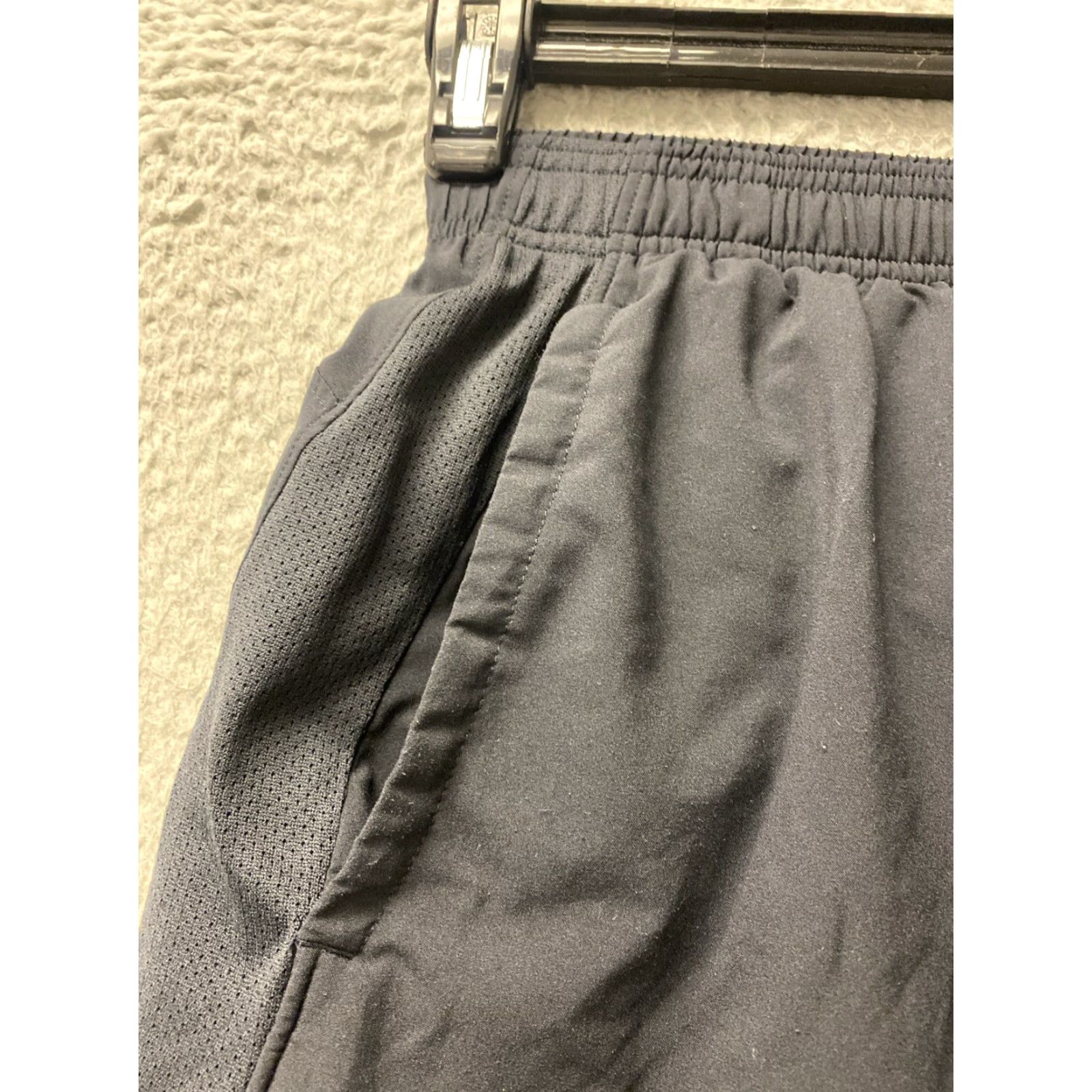 Under Armour VINTAGE Under Armour Women's Athletic Shorts Black M Elastic Waist Cross Training Running 90s Womens Size 32" / US 10 / IT 46 - 5 Thumbnail