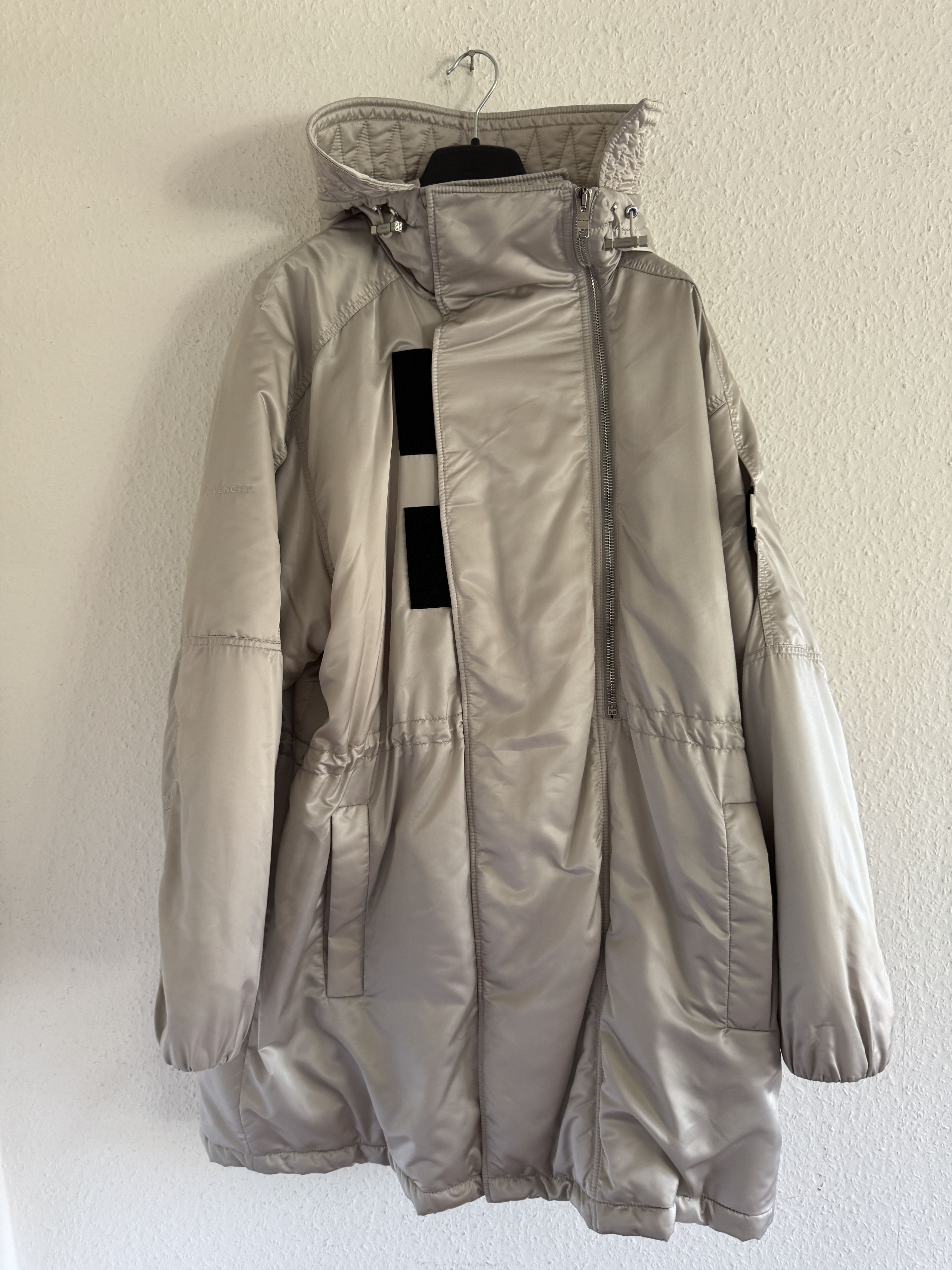 Givenchy Pre Fall 21 Metallic Silver Coat Size US XL / EU 56 / 4 - 1 Thumbnail