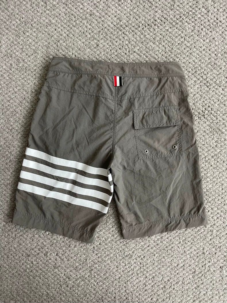Thom Browne Thom browne Size 0 Gray four-striped nylon shorts 2504-Nex Size US 29 - 2 Thumbnail