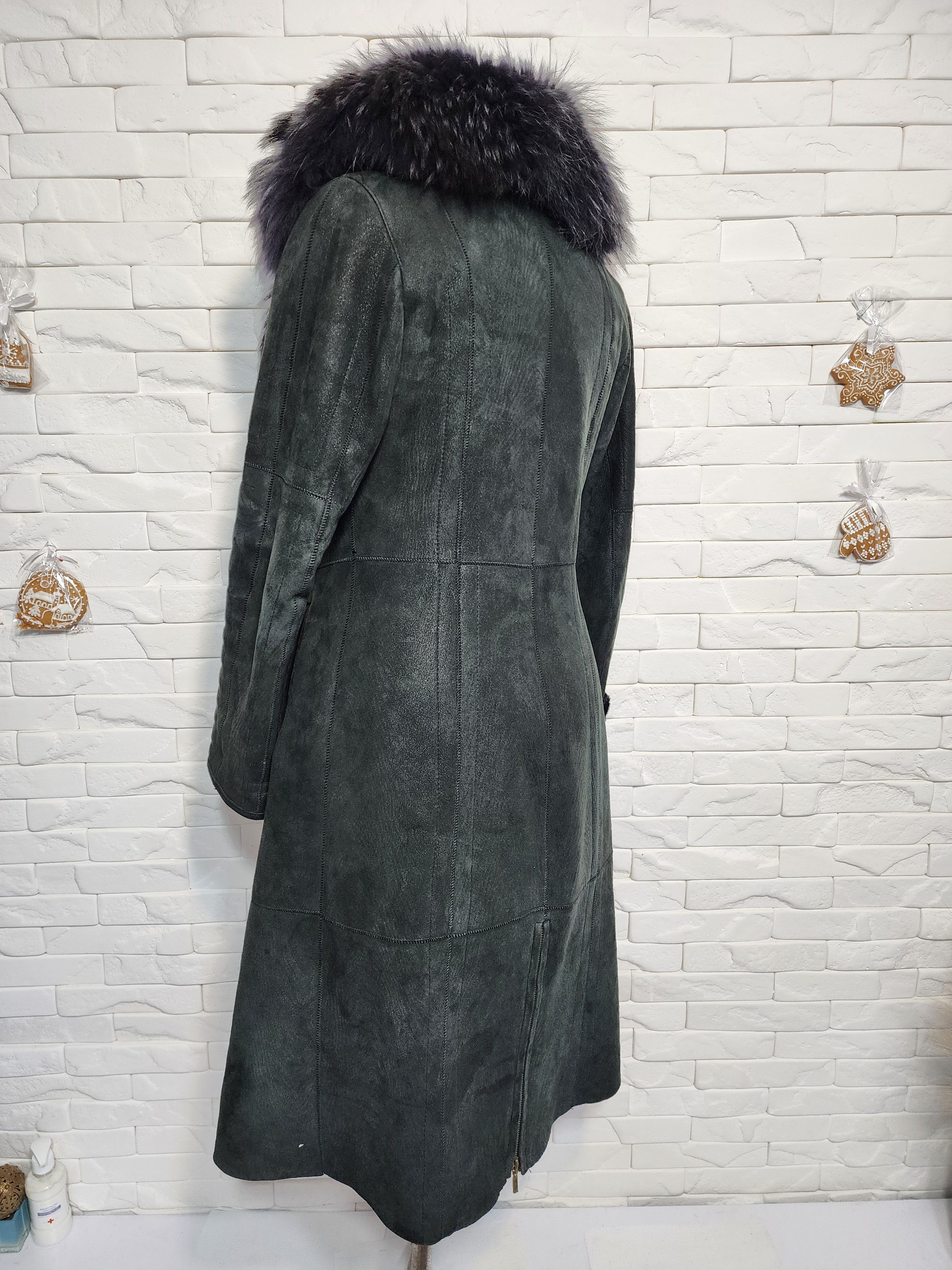 Furla Black Sheepskin Coat: Women's Genuine Fur, Button Front Size M / US 6-8 / IT 42-44 - 6 Thumbnail