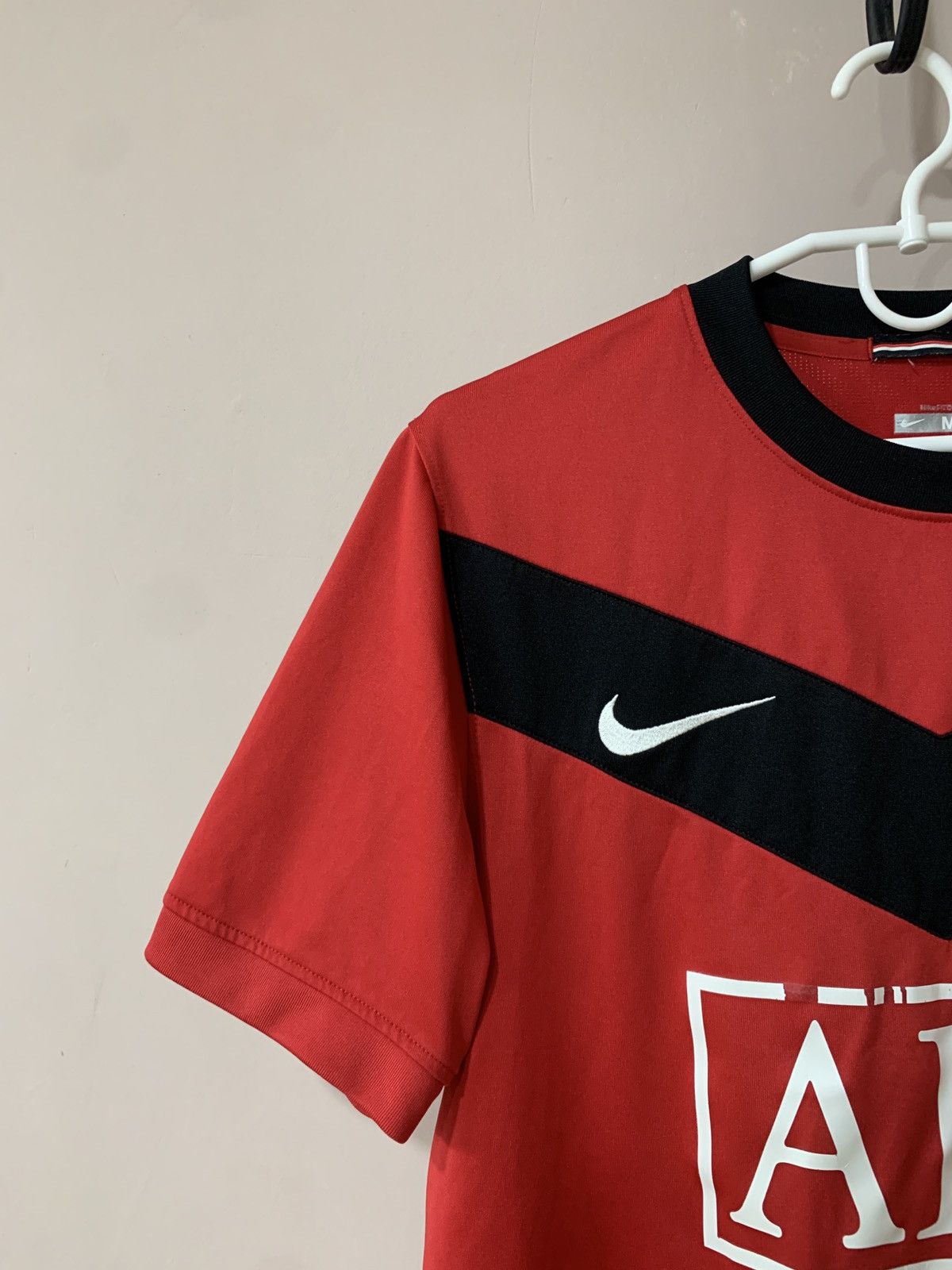 Nike Manchester United 2010 Hole Football Shirt Nike Soccer Retro Size US M / EU 48-50 / 2 - 3 Thumbnail