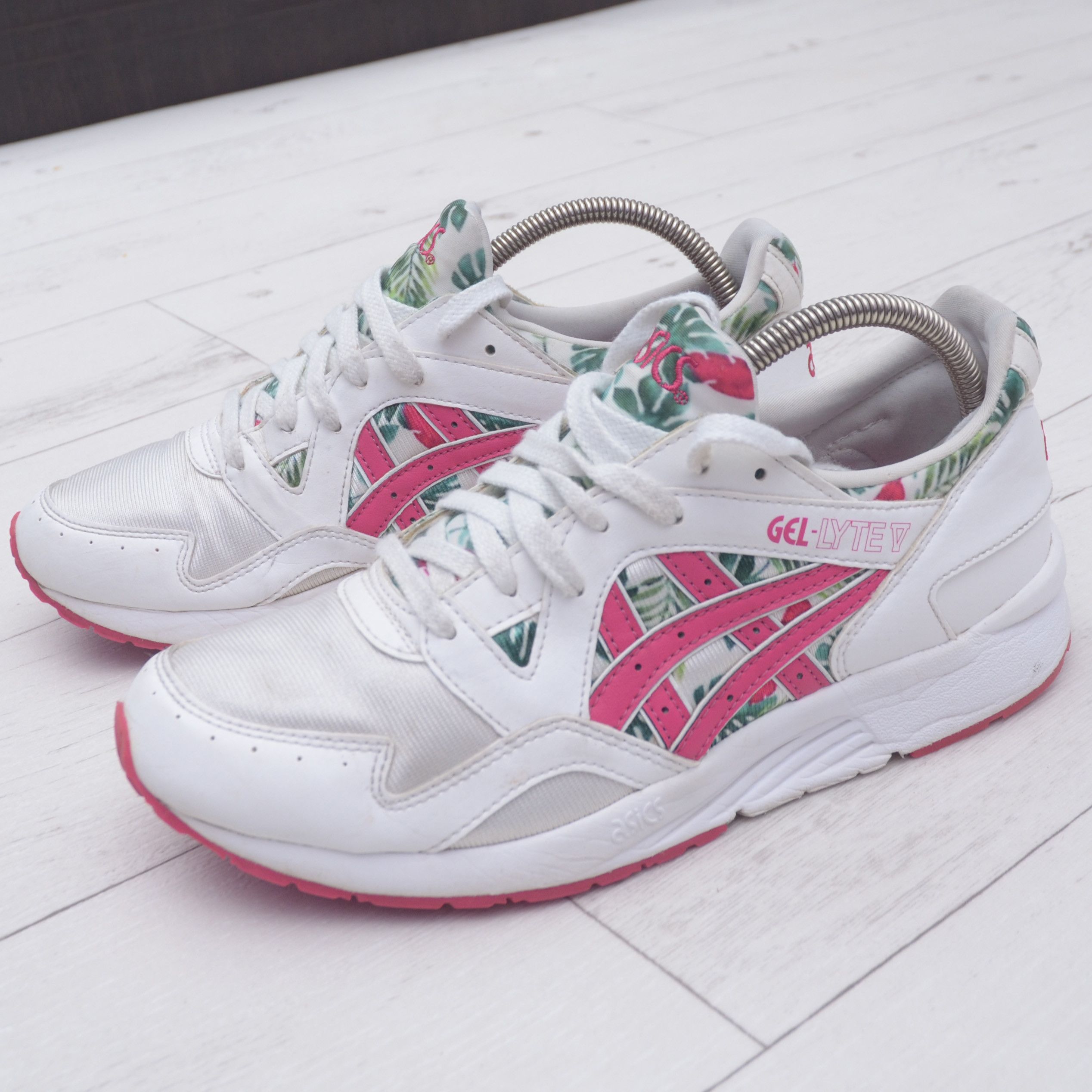 Asics Asics Gel Lyte 5 Women's Sneakers White Flowers Print sz 38 Size US 5.5 / IT 35.5 - 2 Thumbnail