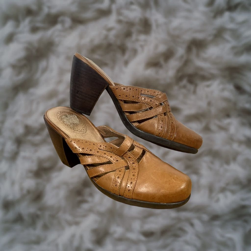Clarks Clarks Womens Brown Leather Woven Slip On Mule Slides Clogs Heels Size 7.5 Size US 8 / IT 38 - 1 Thumbnail
