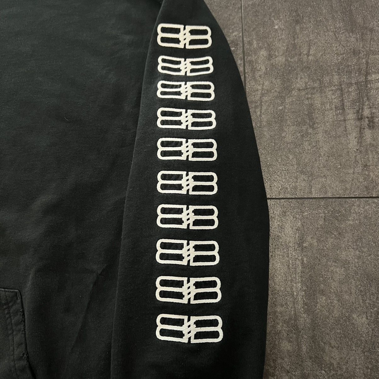 Balenciaga Balenciaga BB Pixel Embroidery Sweatshirt Black Size US L / EU 52-54 / 3 - 4 Thumbnail