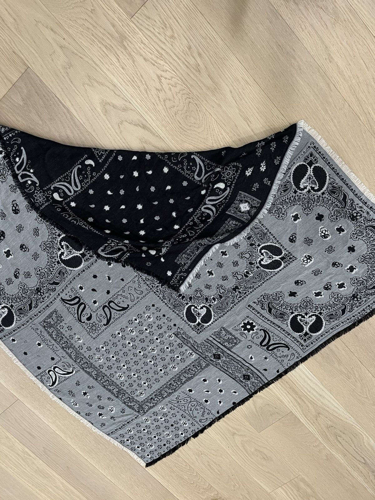John Varvatos Double Sided Jacquard Paisley Scarf Size ONE SIZE - 9 Thumbnail