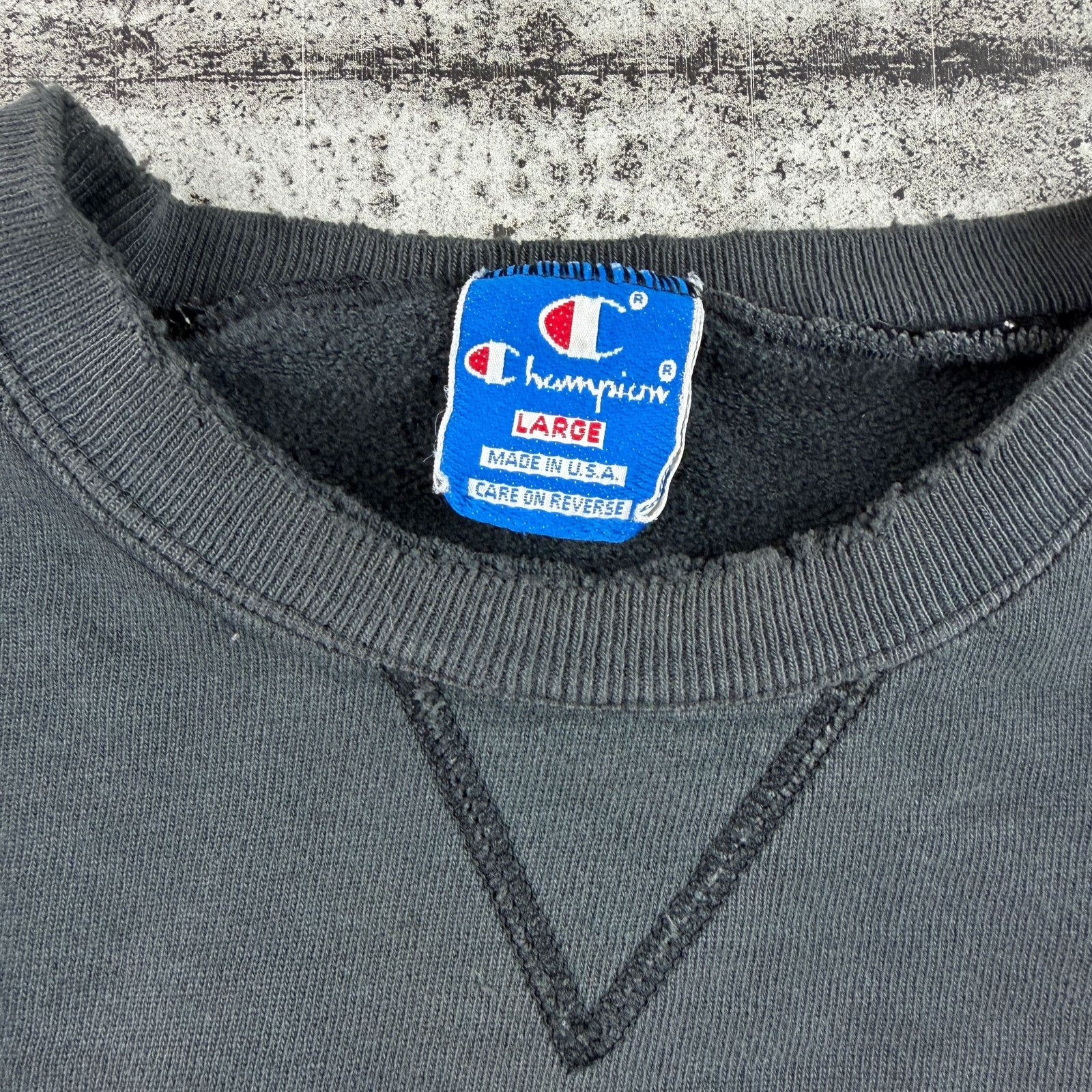 Champion Vintage Champion Sweatshirt Distressed Size Medium USA Made Size US M / EU 48-50 / 2 - 6 Thumbnail