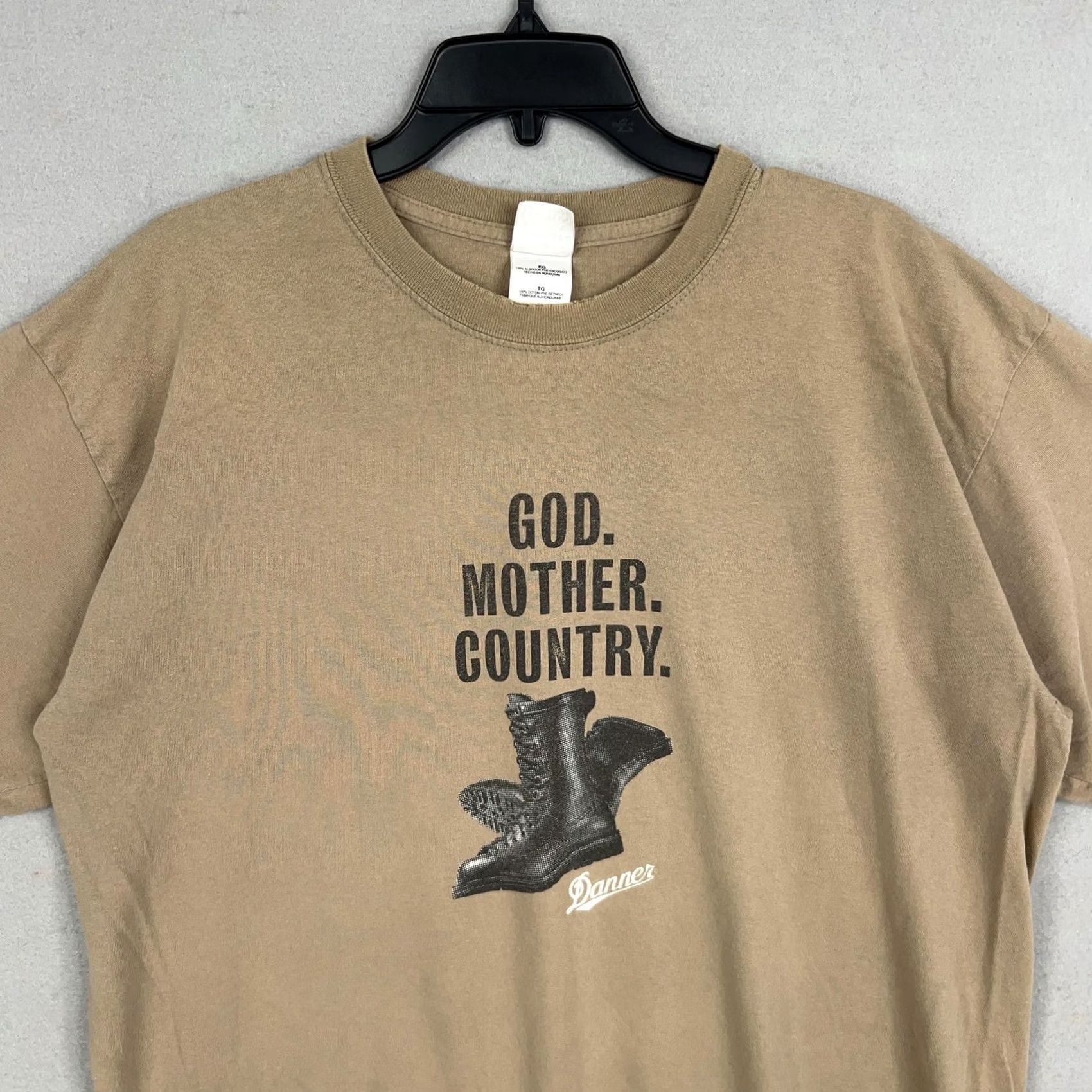 Gildan VINTAGE Danner Shirt Mens XL God Mother Country Graphic Military Boot Americana Beige Size US XL / EU 56 / 4 - 2 Thumbnail