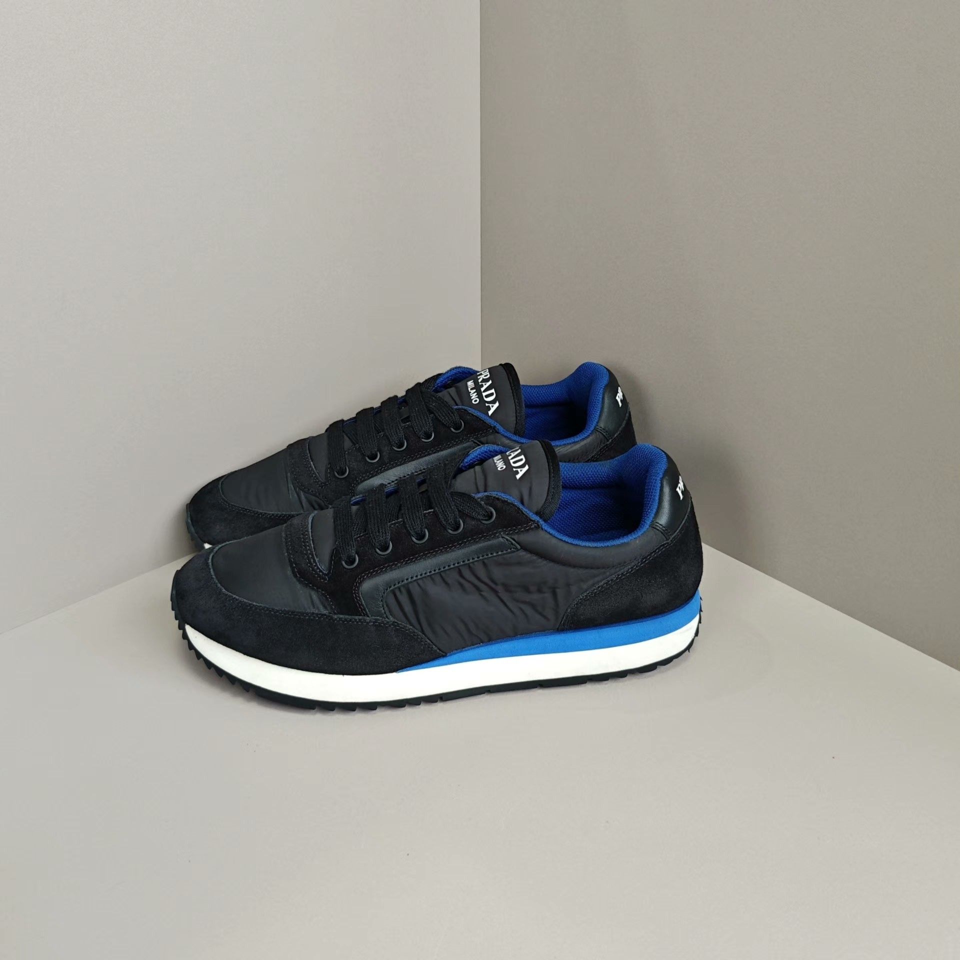 Prada Prada Casual Lowtop Sneakers 9 Men Size US 9 / EU 42 - 1 Thumbnail