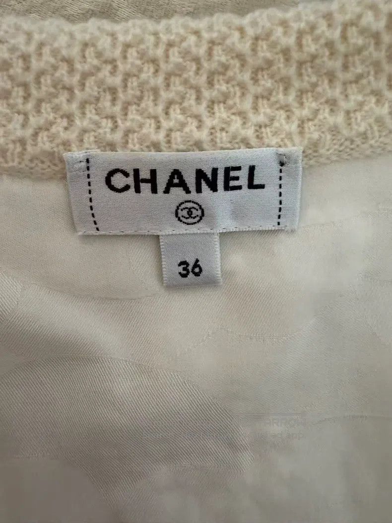 Chanel Chanel 21s white three-dimensional flower sequin cardigan Size XS / US 0-2 / IT 36-38 - 3 Thumbnail