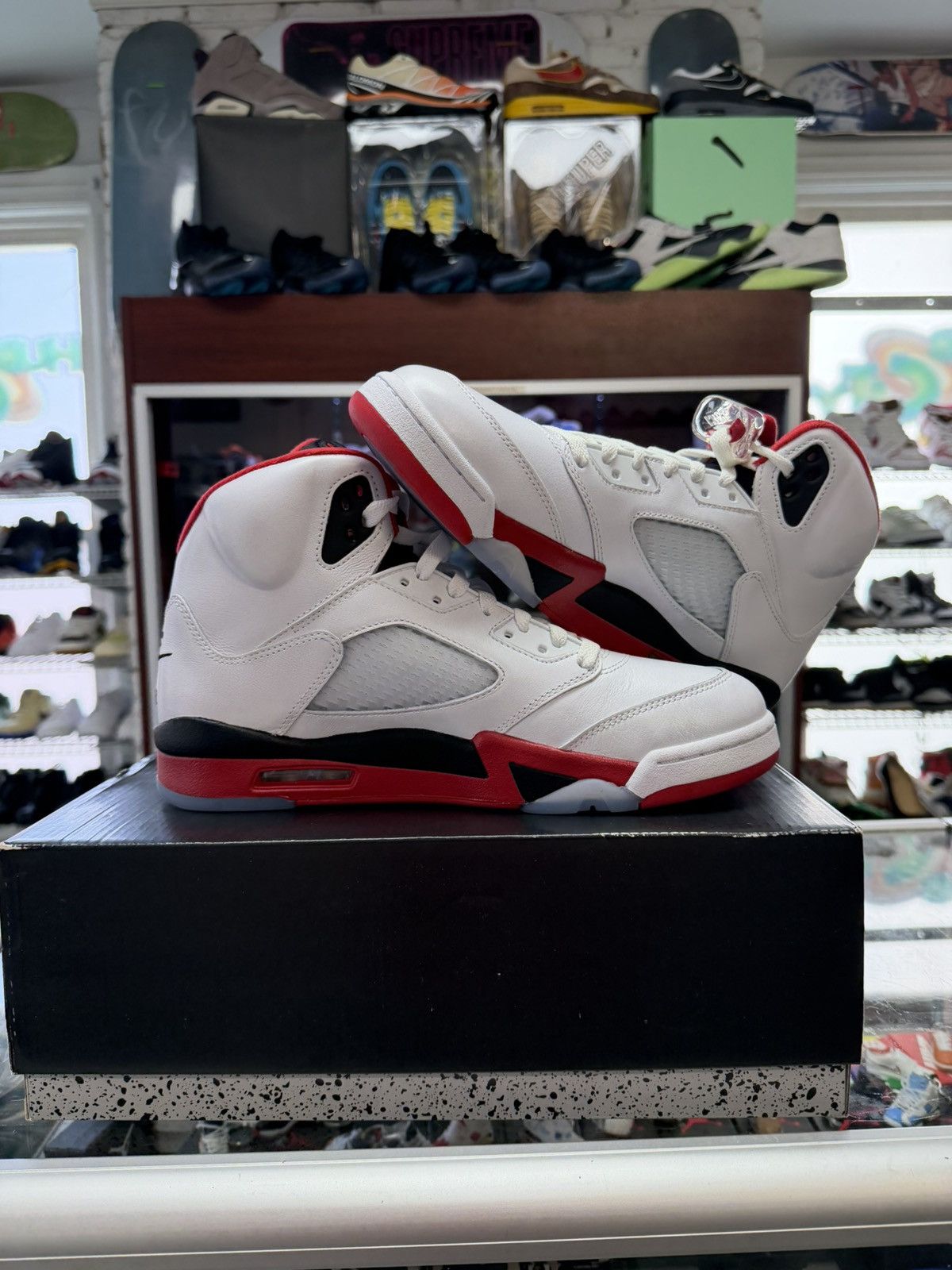Jordan Brand Jordan 5 Retro ‘Fire Red’ Size US 10 / EU 43 - 2 Thumbnail