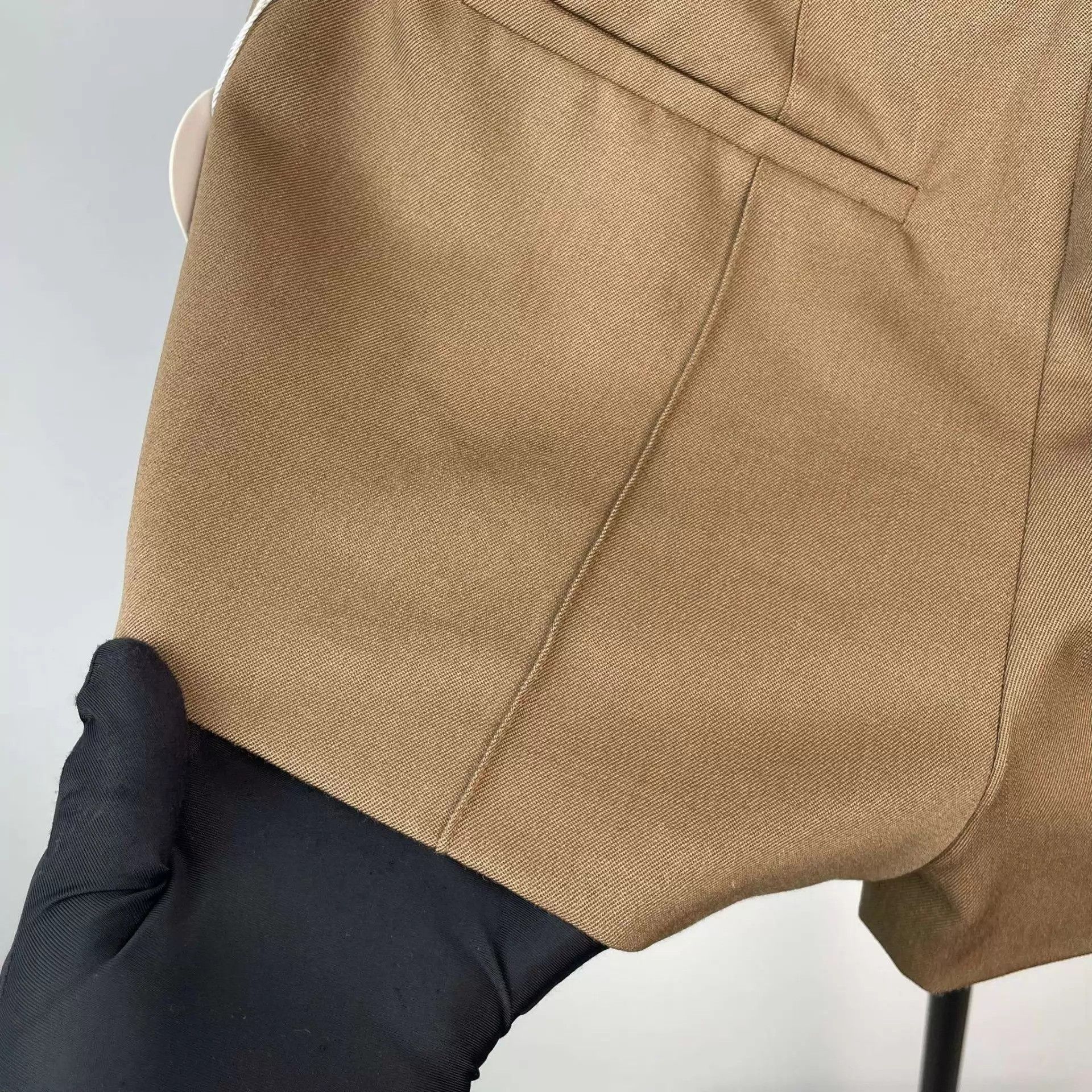 Prada Prada 36 beige shorts 2023 Size 25" / US 0 / IT 36 - 9 Thumbnail