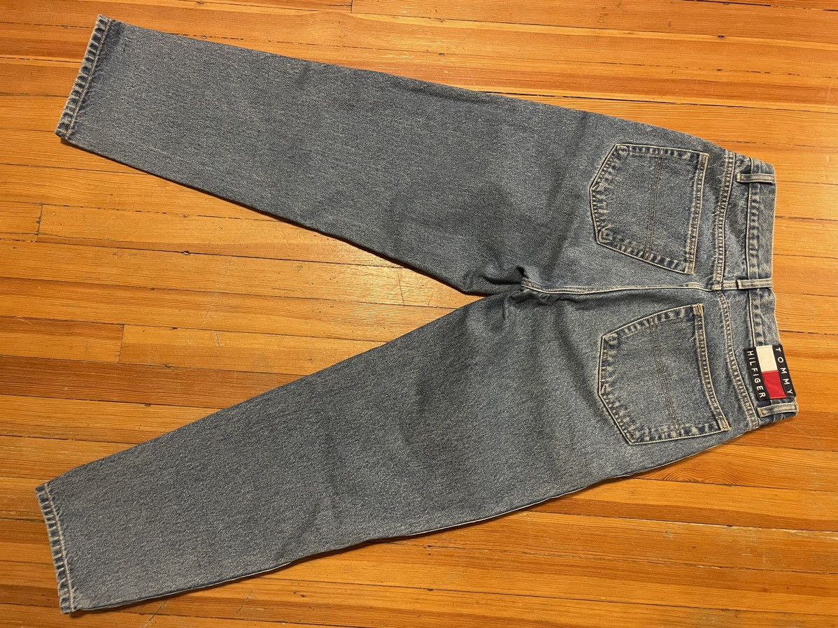 Tommy Hilfiger × Vintage Vintage Tommy Hilfiger spellout jeans 32x32 Size US 32 / EU 48 - 2 Thumbnail