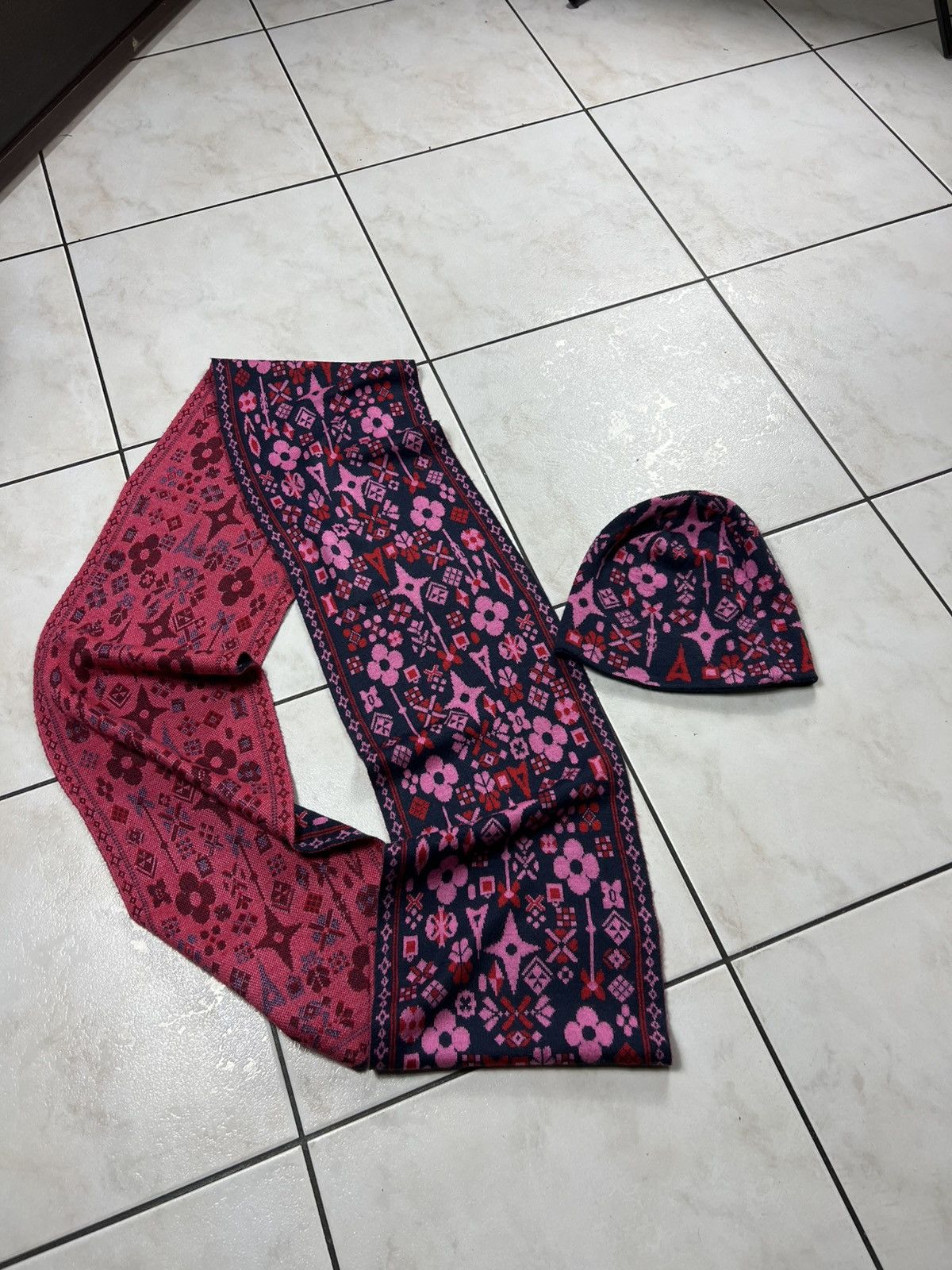 Louis Vuitton Vintage Louis Vuitton set hat+scarf floral monogram luxury Size ONE SIZE - 19 Thumbnail