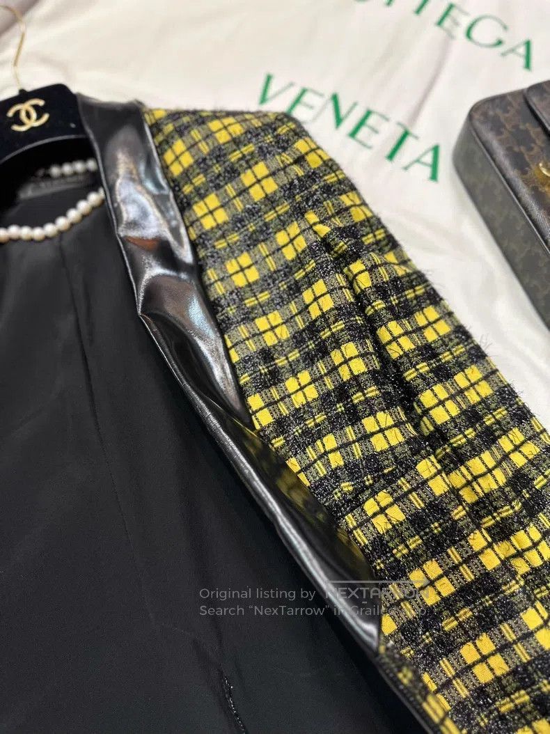 Versace Versace Gold buckle logo tweed small fragrant jacket Size XS / US 0-2 / IT 36-38 - 6 Thumbnail