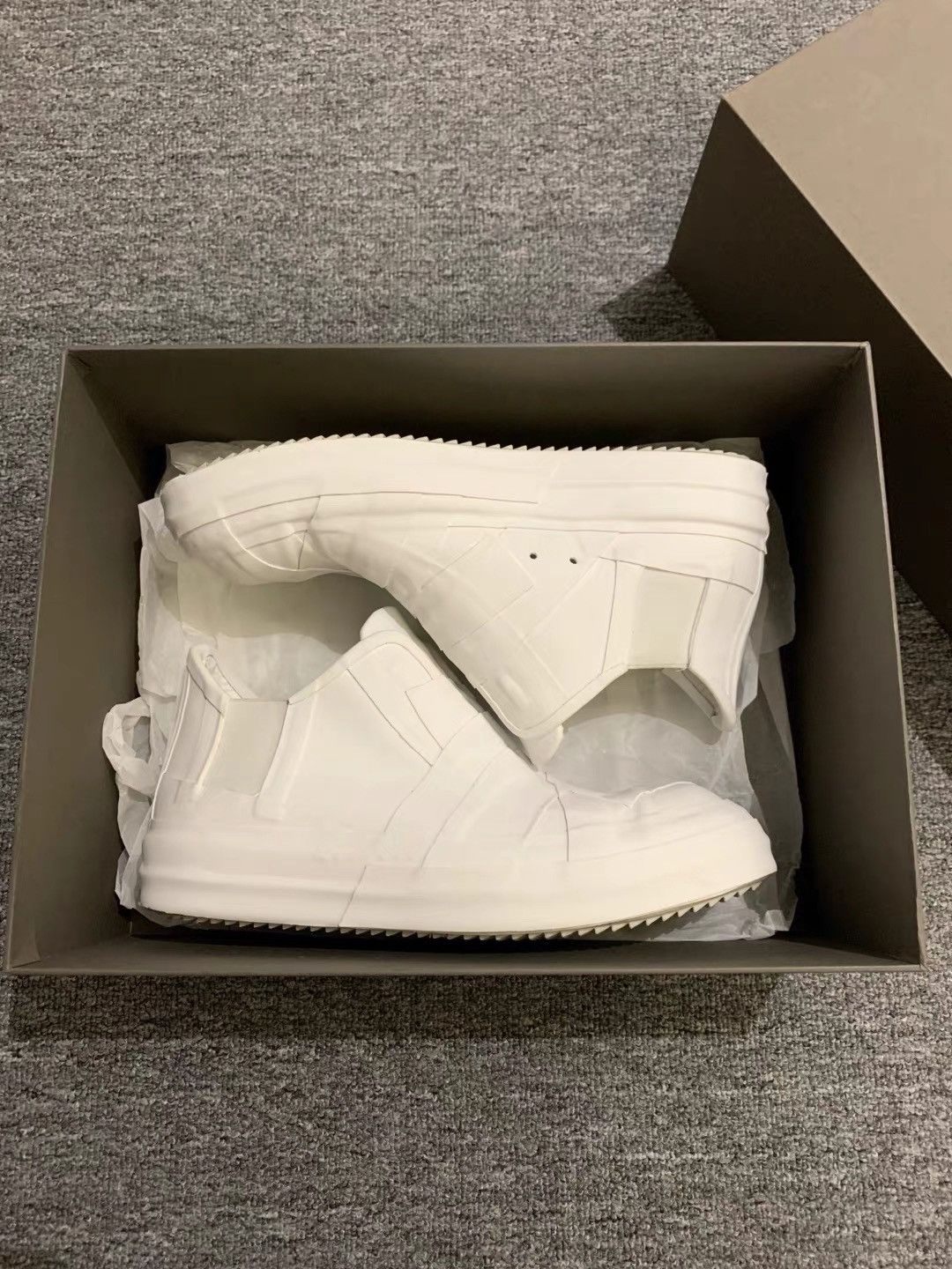 Rick Owens Rick Owens 20SS Mainline White Inverted Triangle K34 Size US 6 / IT 36 - 3 Thumbnail