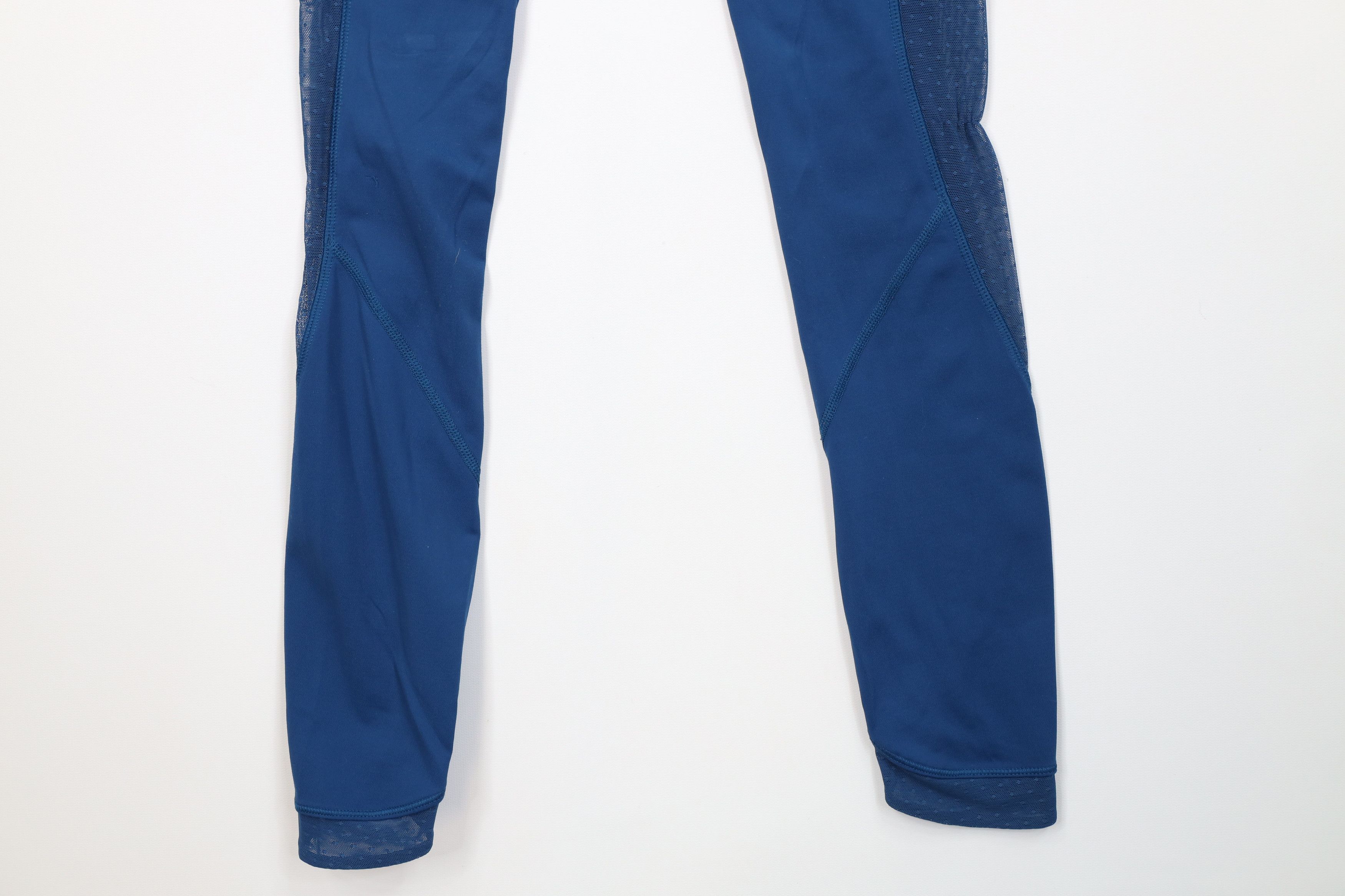 Lululemon Lululemon Training Polka Dot Cropped Yoga Pants Leggings Size 26" / US 2 / IT 38 - 4 Thumbnail