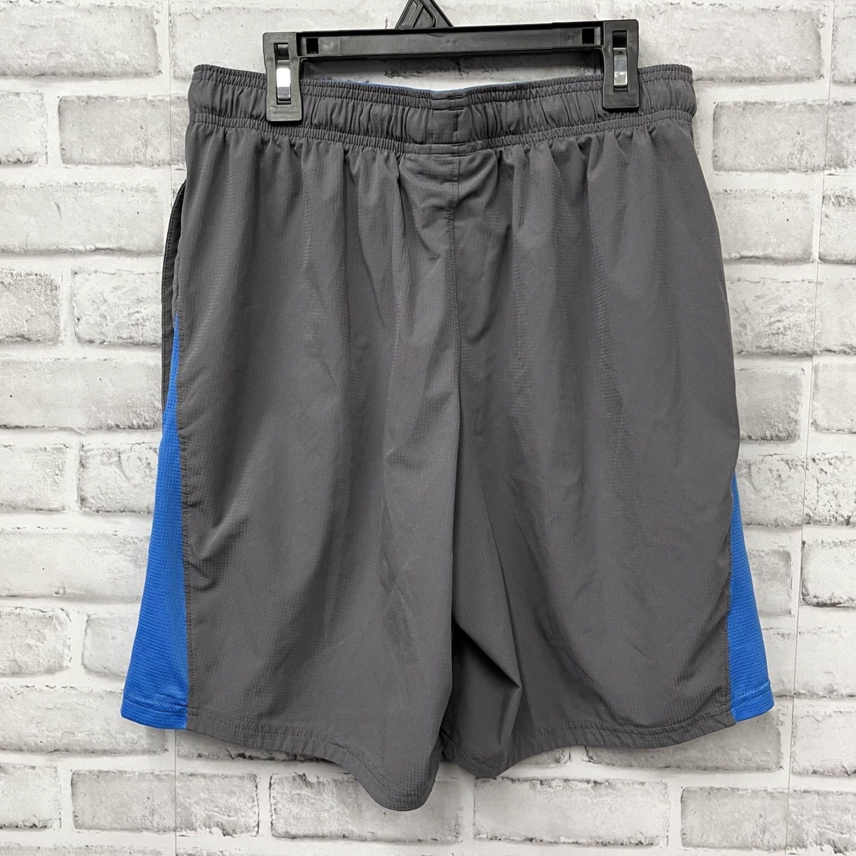 Under Armour Under Armour Shorts Mens L Gray Athletic Drawstring HeatGear Size US 33 - 5 Thumbnail