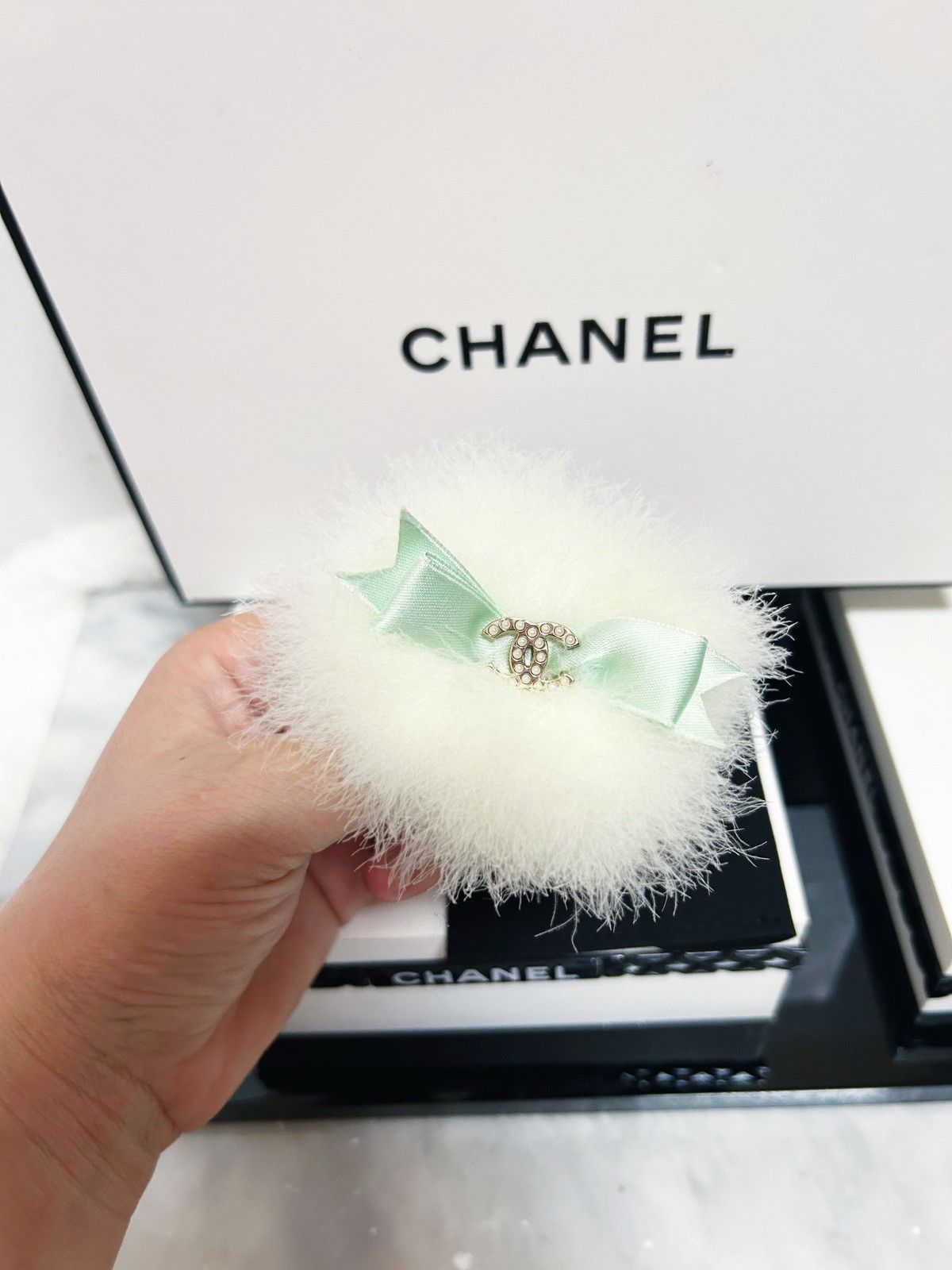 Chanel Authentic Chanel RARE 04 Runway Bow & Pearl CC Brooch / Pin Size ONE SIZE - 6 Thumbnail