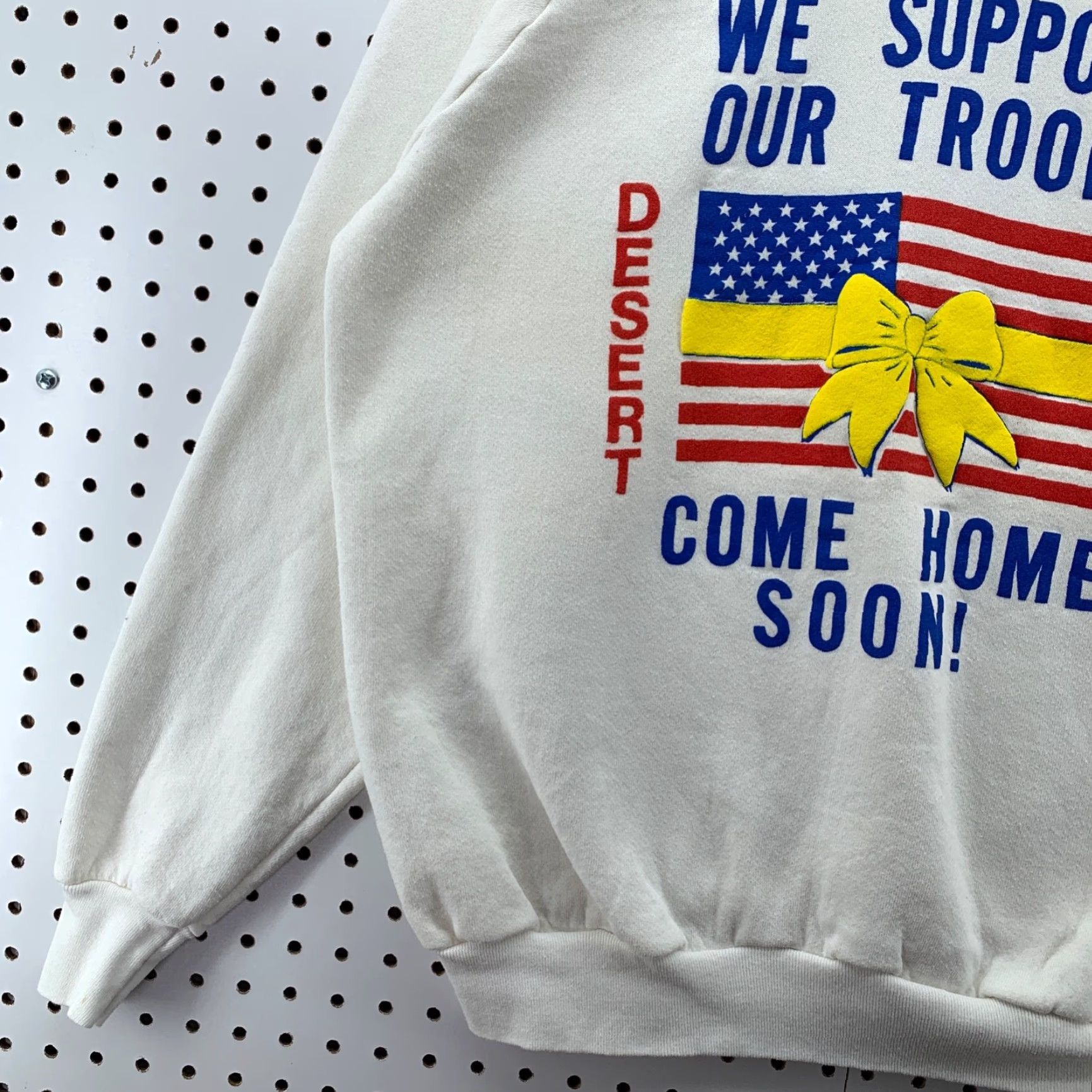 Fruit Of The Loom VINTAGE 1980s Desert Storm Crewneck Sweatshirt Men Large White USA Flag Logo 90s American Army Military Size US L / EU 52-54 / 3 - 3 Thumbnail