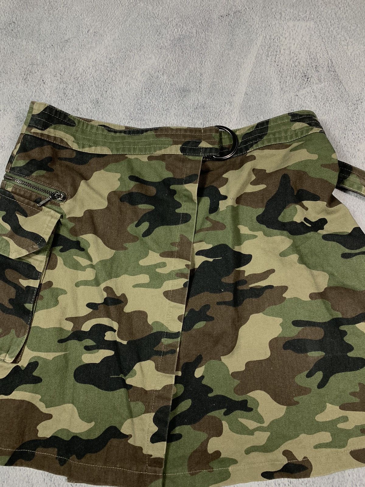 Japanese Brand × Vintage VintageY2K camo cargo mini skirt with a belt millitary style Size 24" / US 00 / IT 34 - 4 Thumbnail