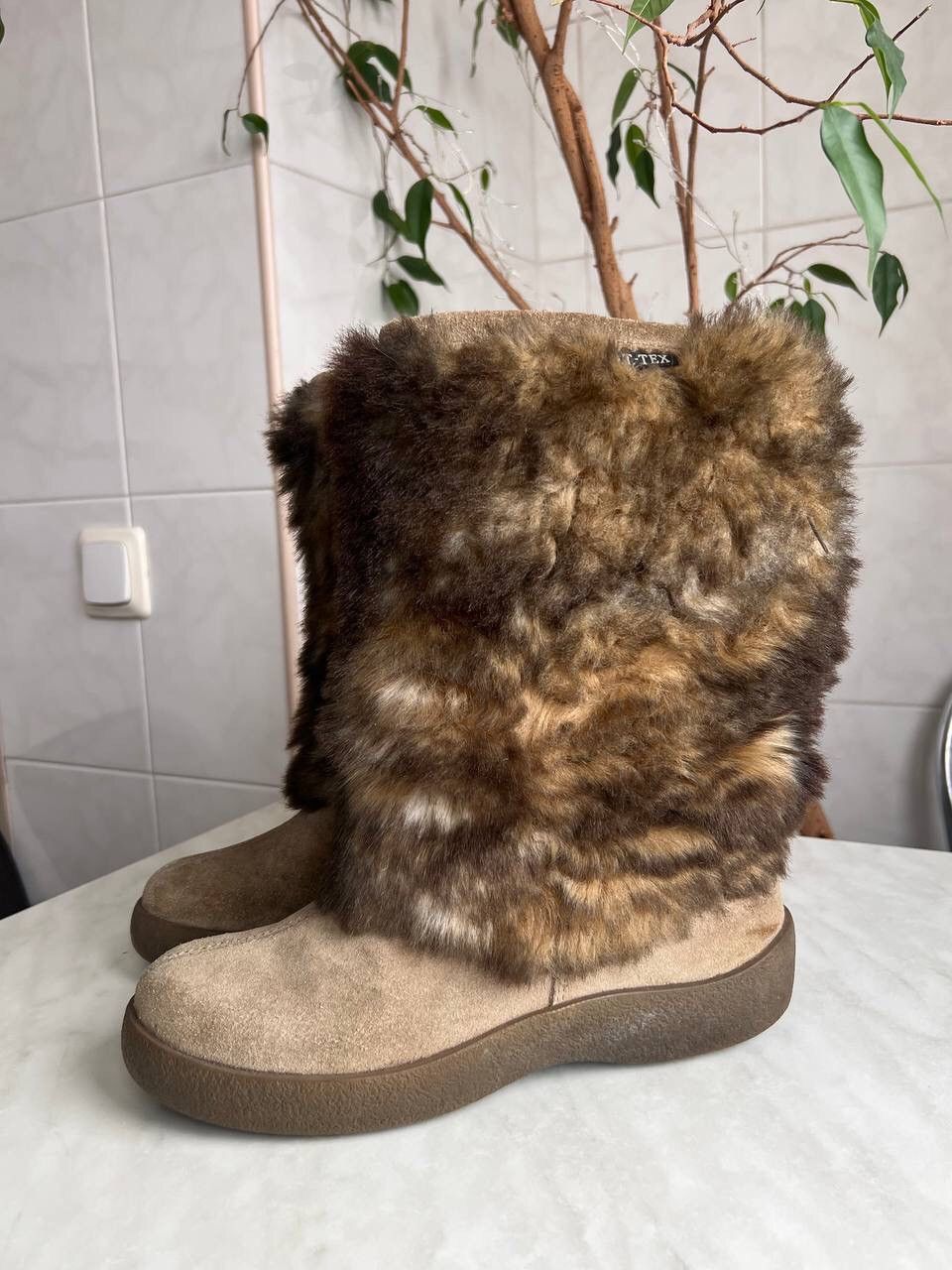 Yeti Fur Yeti Vintage Winter High Platform Boots Y2K 2000s FUR Size US 7 / IT 37 - 2 Thumbnail