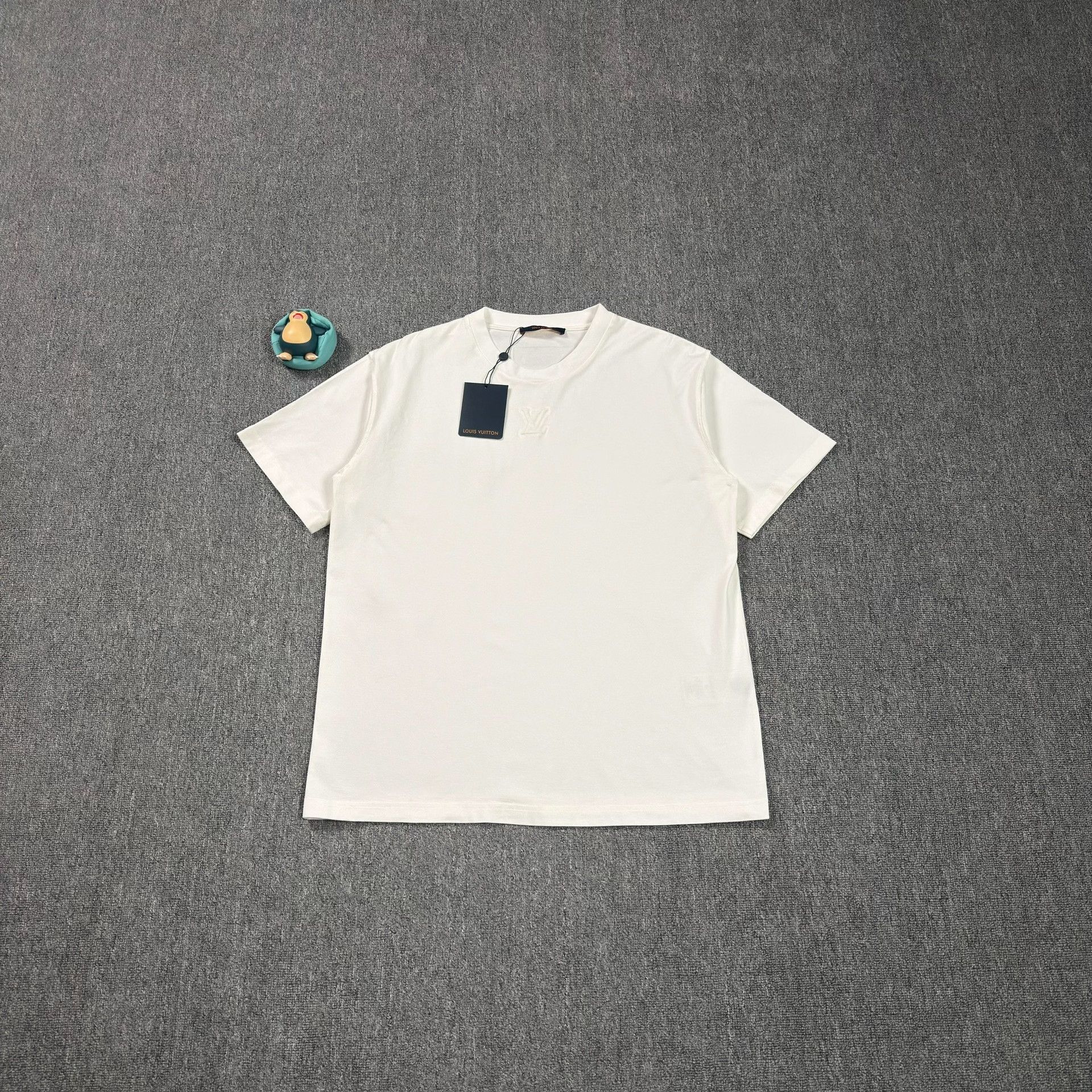 Louis Vuitton Louis Vuitton Embossed Logo T-Shirt XL Size US XL / EU 56 / 4 - 1 Thumbnail