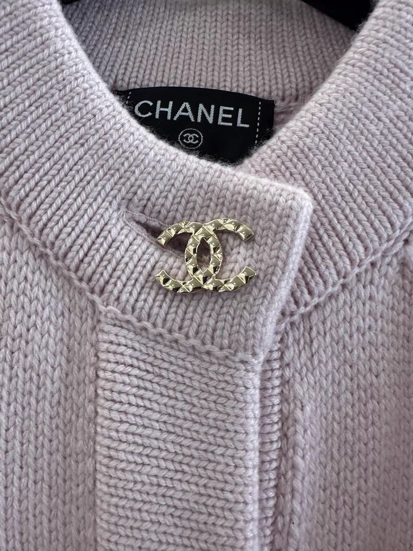 Chanel Chanel Gold Camellia CC Pink Cashmere Cardigan Women's Size XS / US 0-2 / IT 36-38 - 5 Thumbnail