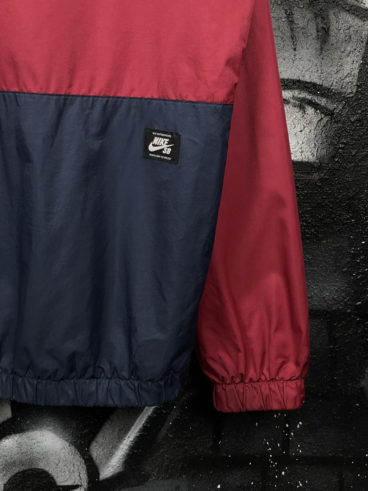 Nike SB Nike SB Windbreaker Hooded Skateboarding Jacket Men’s Size L Size US L / EU 52-54 / 3 - 9 Thumbnail