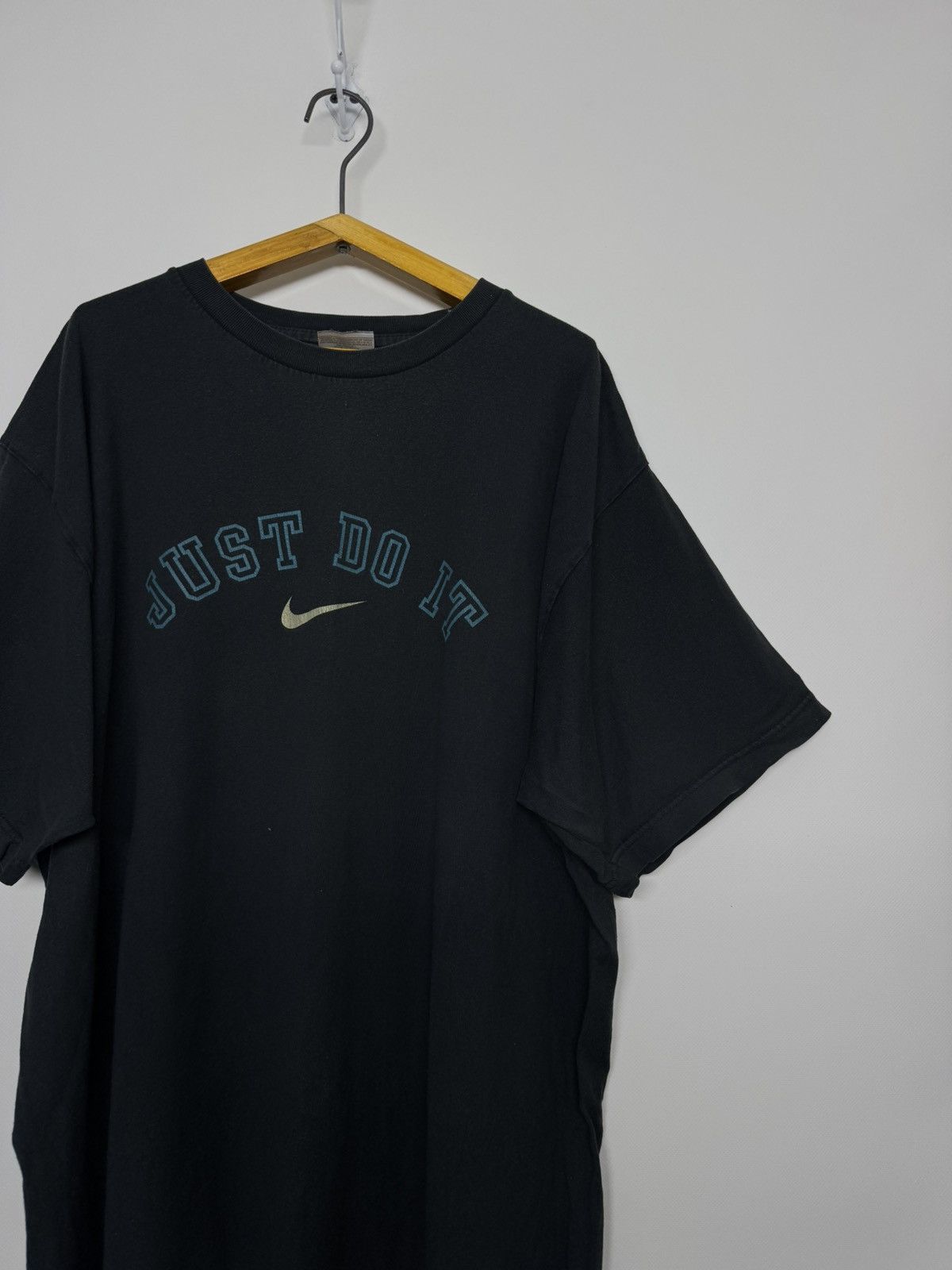 Nike Vintage Nike Center Swoosh T Shirt Tee Big Logo Spellout Y2K Size US XL / EU 56 / 4 - 6 Thumbnail