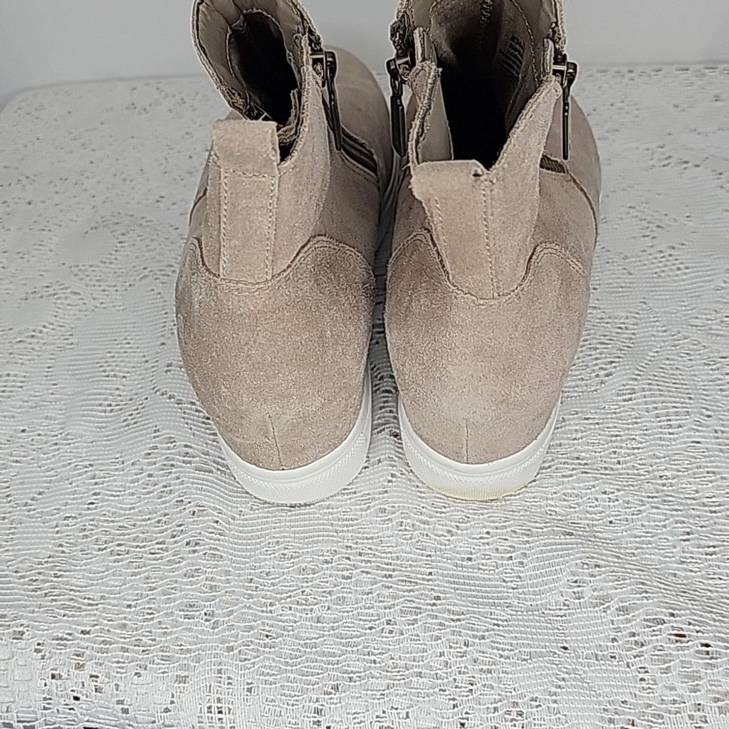 Blondo Blondo Giselle taupe waterproof zip up suede ankle boots 9 Size US 9 / IT 39 - 6 Thumbnail