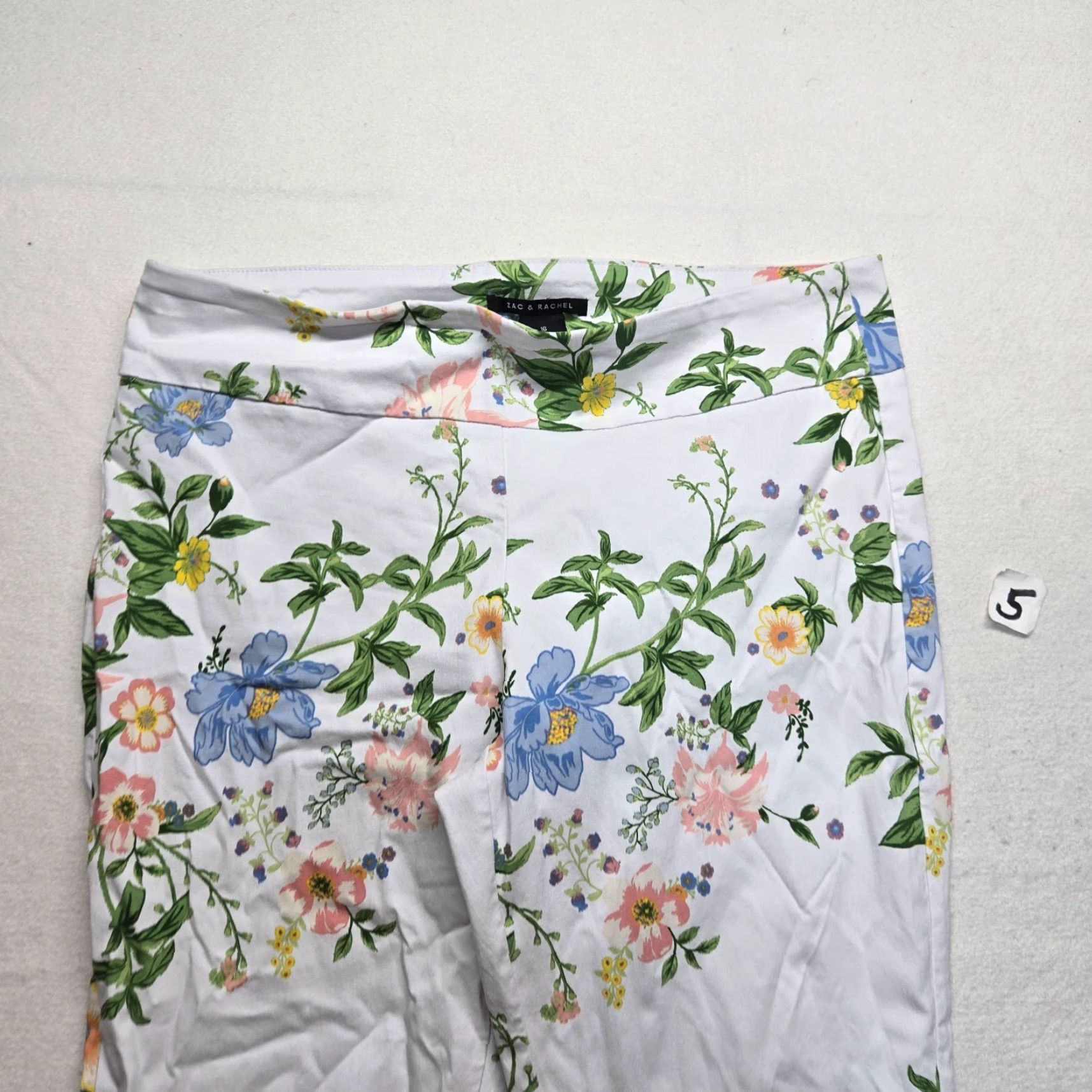 Vintage VINTAGE Zac & Rachel Floral Pants Women Size 16 White Rayon Slim Straight Spring Summer Casual Size 38" / US 16 / IT 52 - 2 Thumbnail