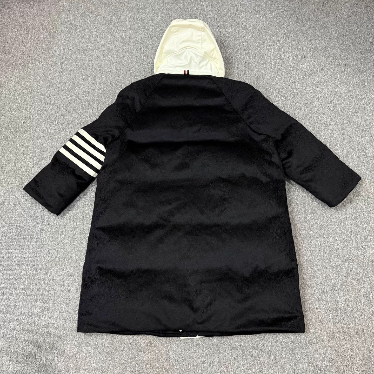 Thom Browne Thom Browne TB striped long sleeve hooded down coat 36 NWT Size XS / US 0-2 / IT 36-38 - 2 Thumbnail