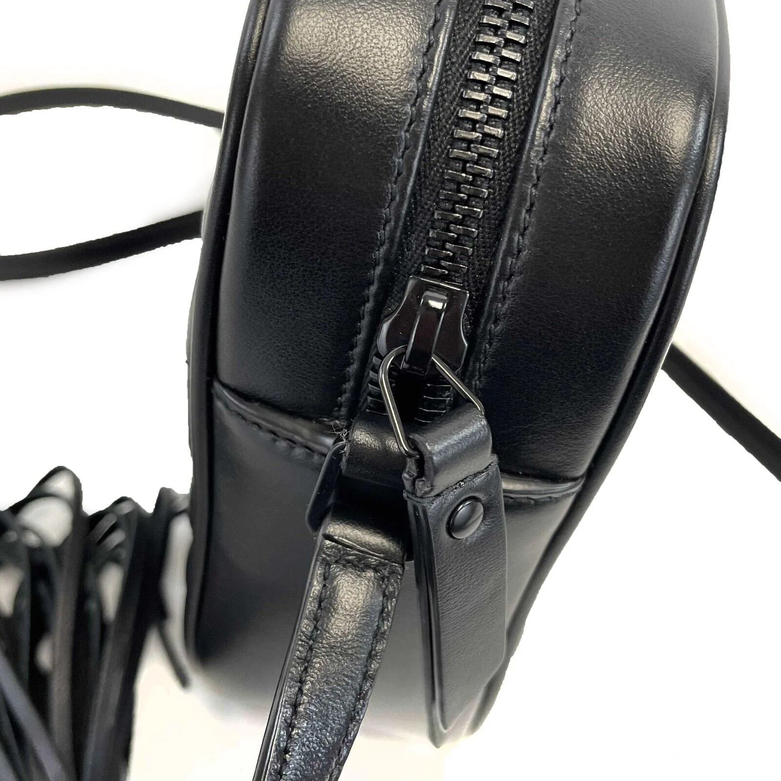 Saint Laurent Paris o1b1hav110924 Size: OS / Lou Camera Leather Bag in Black Size ONE SIZE - 4 Thumbnail