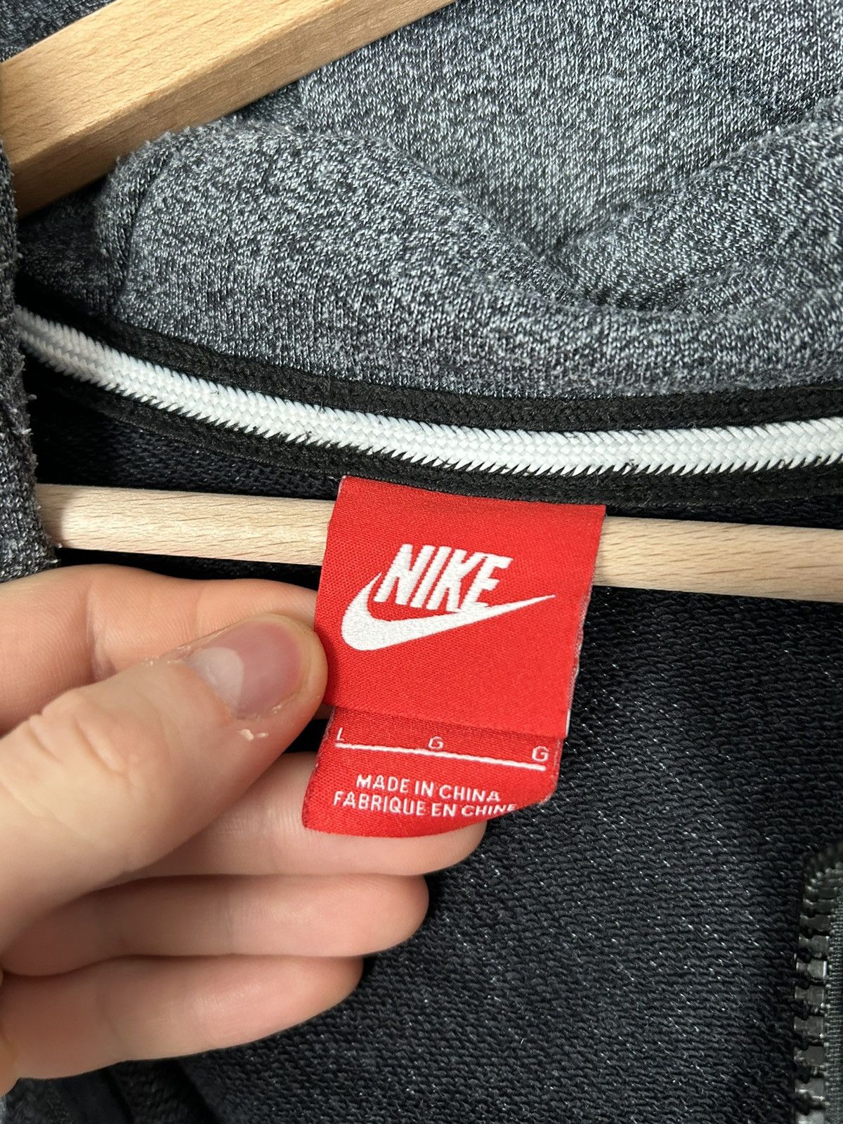 Nike Vintage Nike Zip Up Hoodie Grey Streetwear Sportswear Hype Size US L / EU 52-54 / 3 - 5 Thumbnail