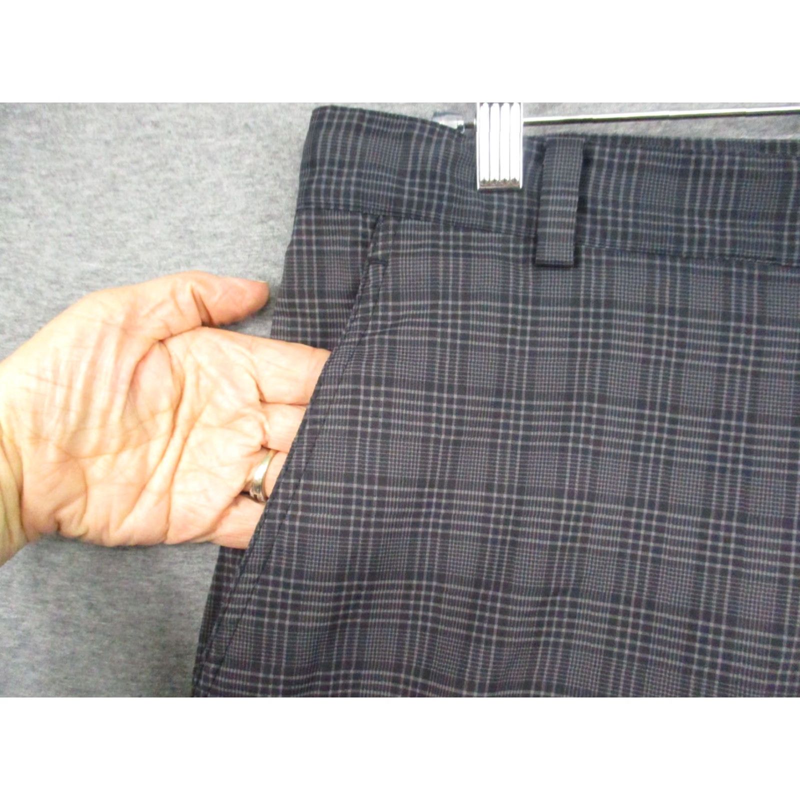 Nike Nike Shorts Men's 32 Gray Plaid Moisture Wicking Stretch Casual Golf Size US 32 / EU 48 - 2 Thumbnail