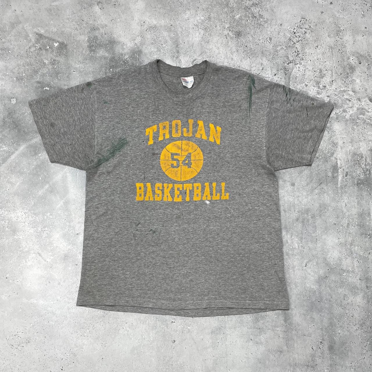 Vintage Vintage 90s Trojan Basketball Painter Thrashed T Shirt Size US L / EU 52-54 / 3 - 1 Thumbnail
