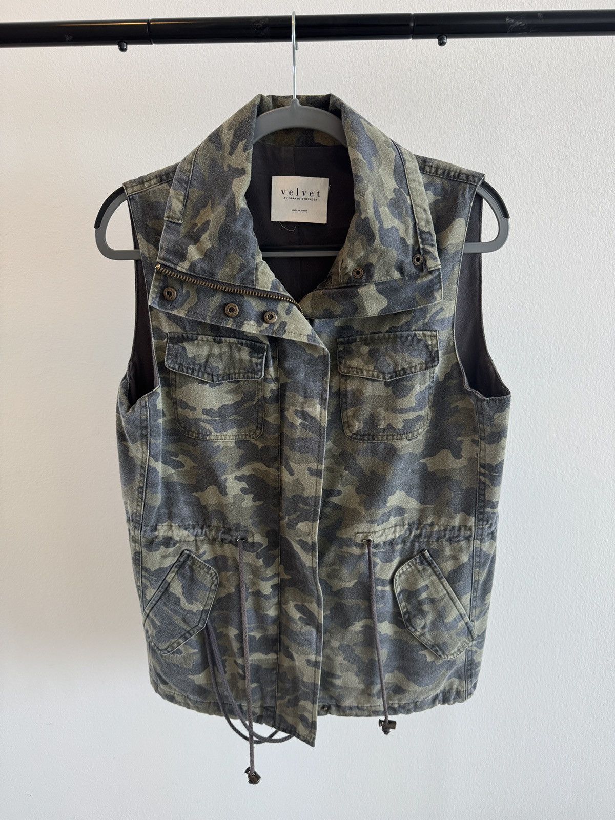 Velvet Velvet by Graham and Spencer Camo sleeveless jacket Size US S / EU 44-46 / 1 - 1 Thumbnail