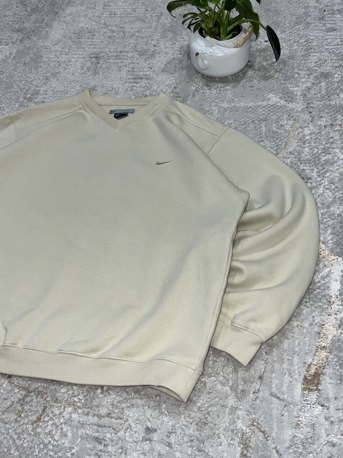 Nike × Vintage NIKE VINTAGE 00S CREWNECK BEIGE SMALL SWOOSH LOGO SWEATSHIRT Size US L / EU 52-54 / 3 - 4 Thumbnail